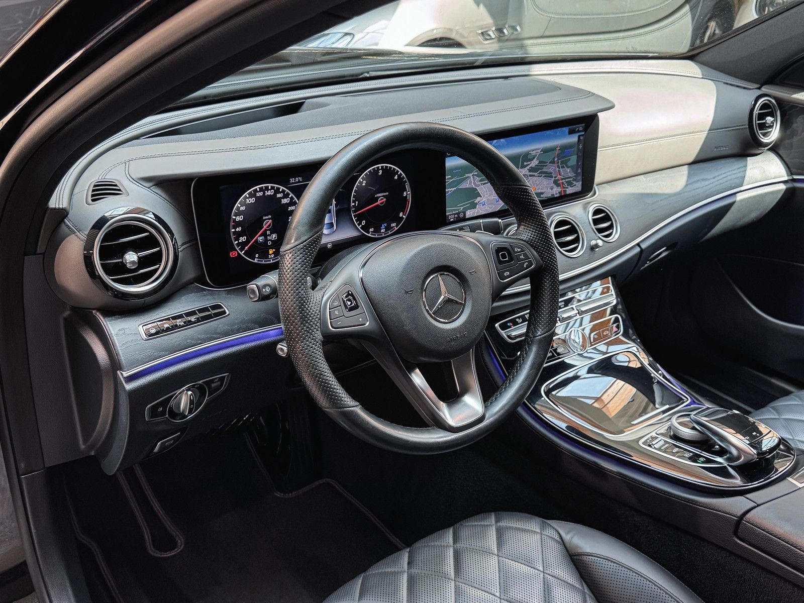 Mercedes-Benz E 350 E 350d AMG Line+Designo+Pano+Head-Up