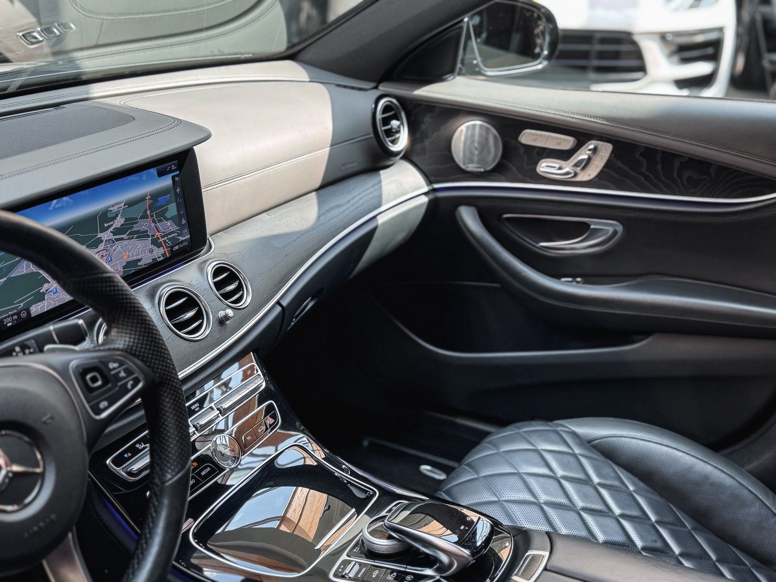 Mercedes-Benz E 350 E 350d AMG Line+Designo+Pano+Head-Up
