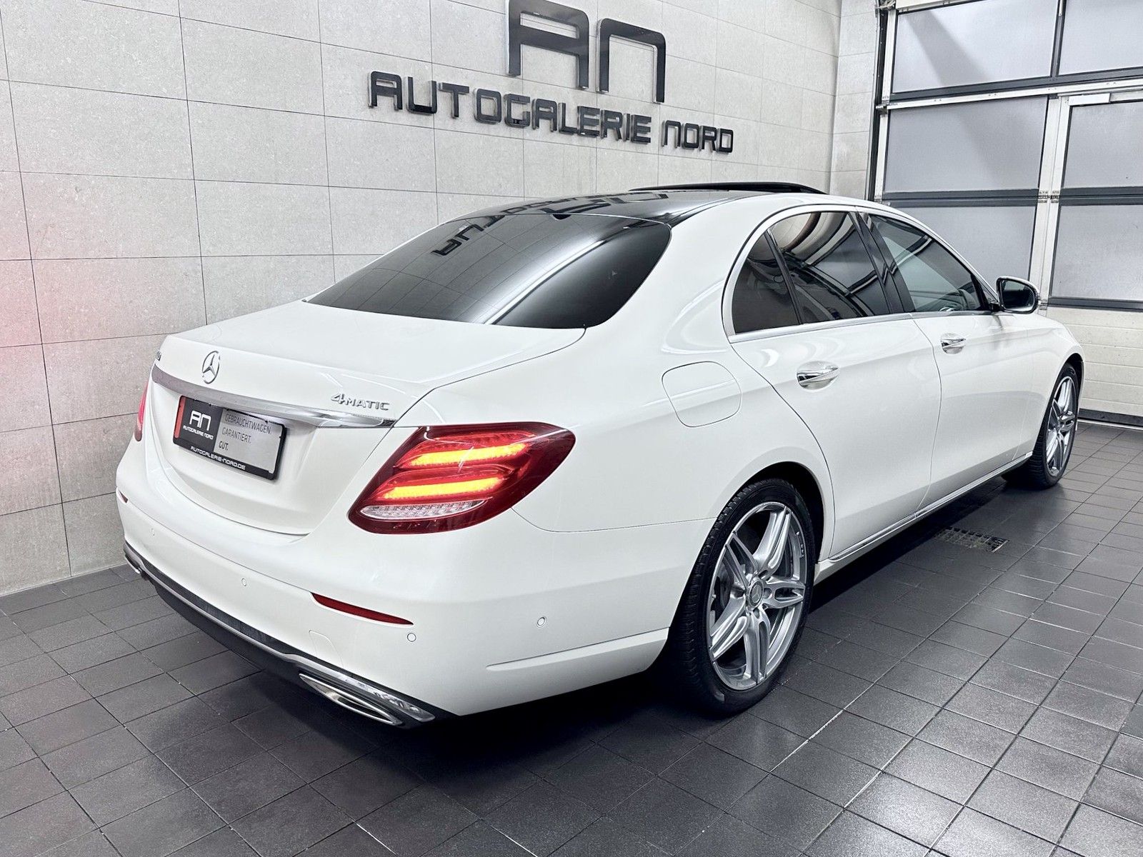 Mercedes-Benz E 400 E 400 4Matic Burmester+ Wide+ Head Up+ Night-Pak