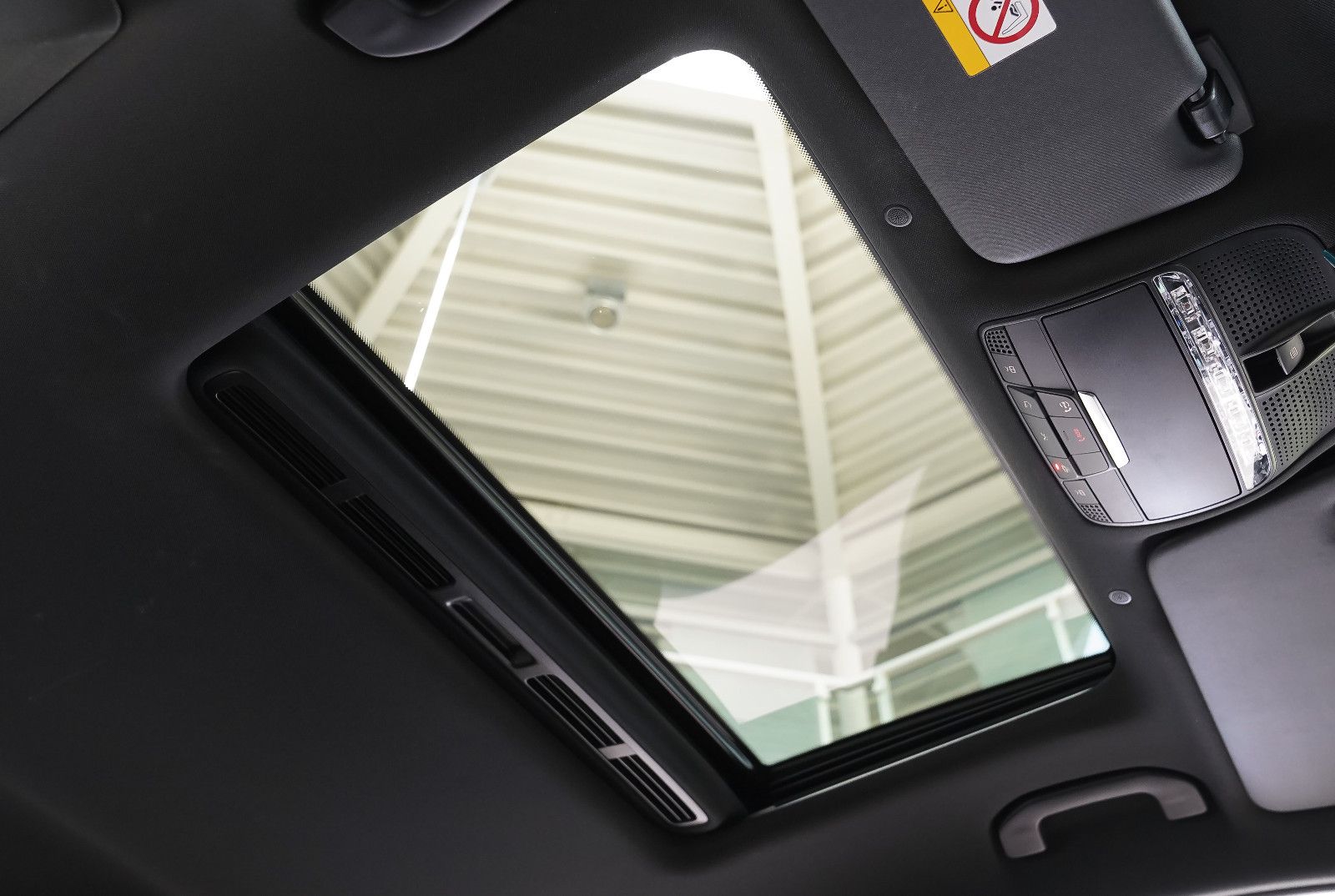 Mercedes-Benz EQC EQC 400 4Matic AMG Schiebedach Leder 360