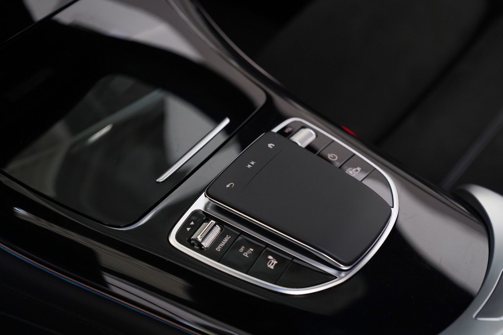 Mercedes-Benz EQC EQC 400 4Matic AMG Schiebedach Leder 360