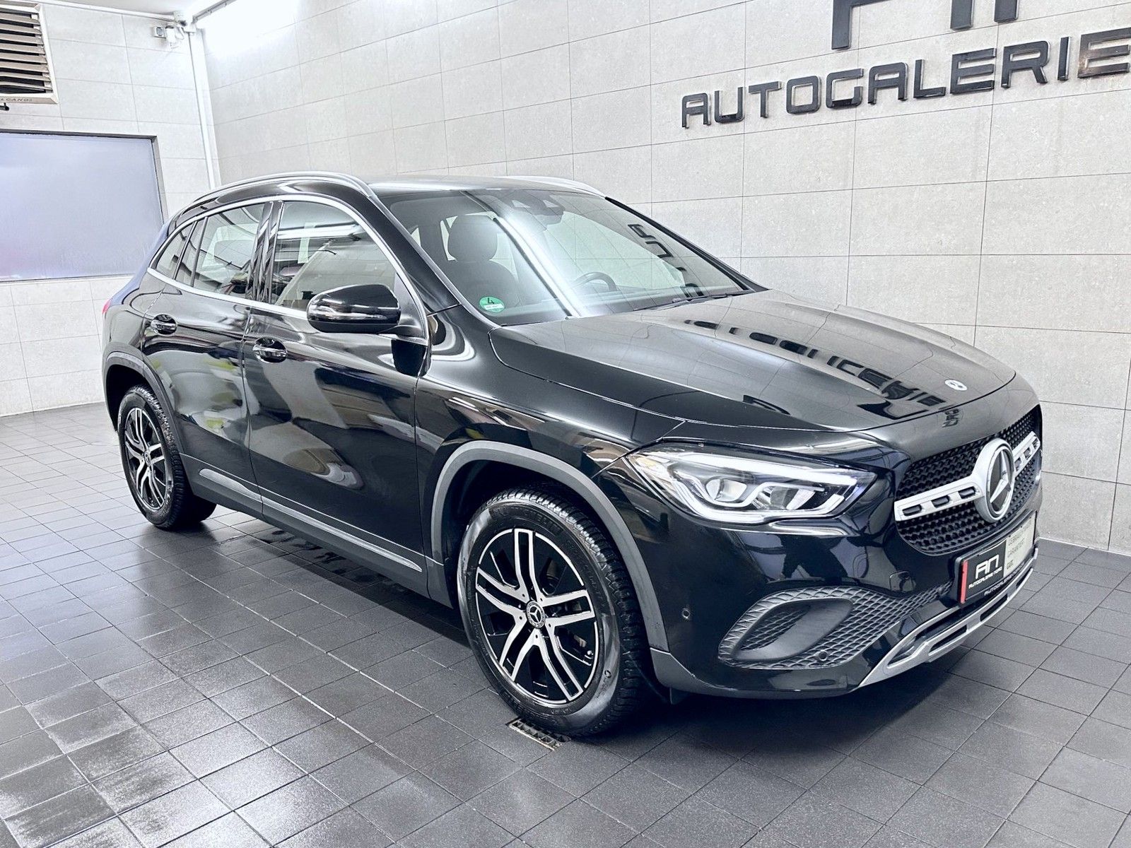 Mercedes-Benz GLA 180 GLA 180 Aut. Navi+LED+Leder+BusinessPaket