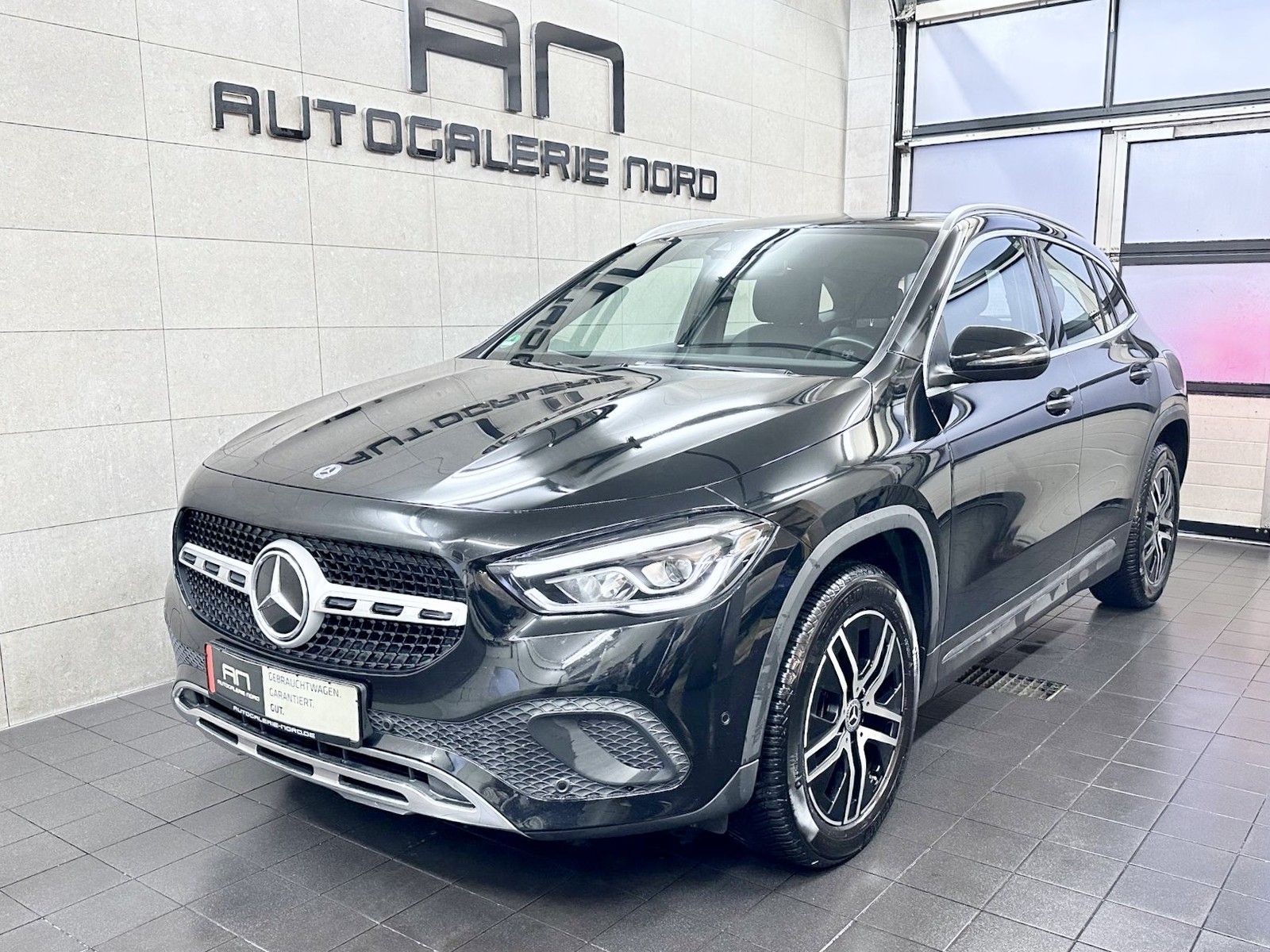 Mercedes-Benz GLA 180 GLA 180 Aut. Navi+LED+Leder+BusinessPaket