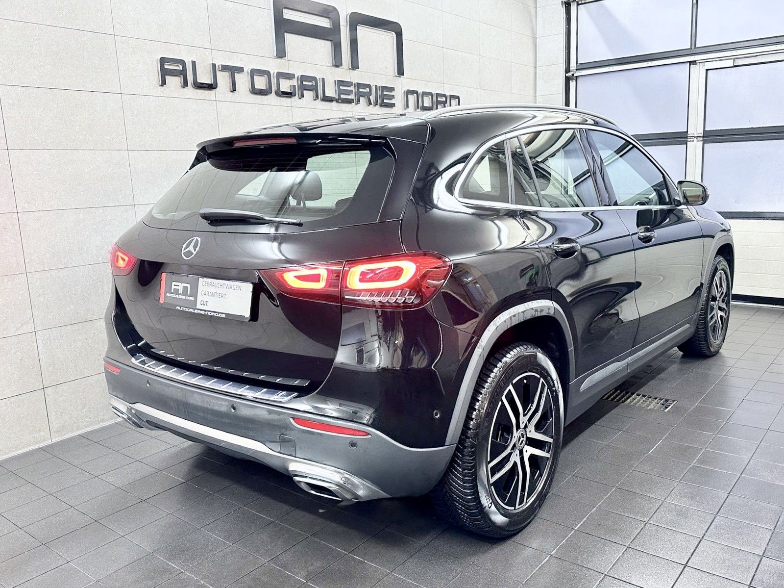 Mercedes-Benz GLA 180 GLA 180 Aut. Navi+LED+Leder+BusinessPaket