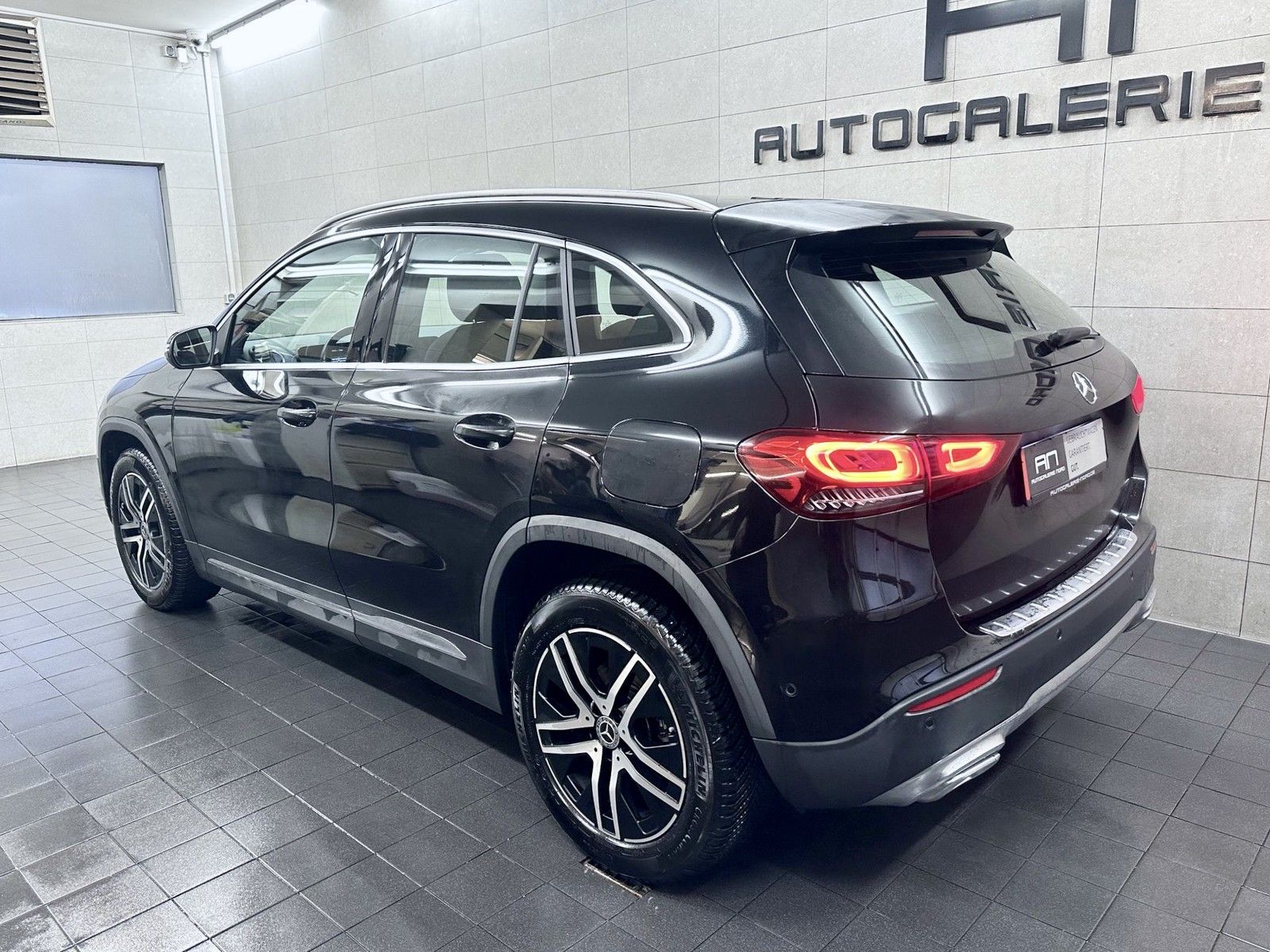 Mercedes-Benz GLA 180 GLA 180 Aut. Navi+LED+Leder+BusinessPaket