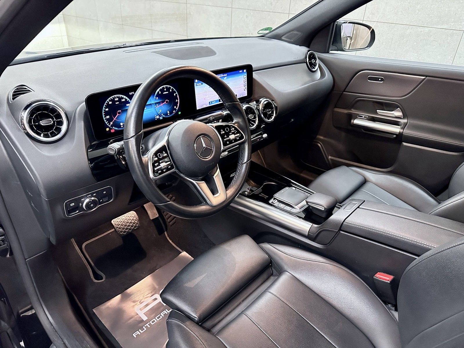 Mercedes-Benz GLA 180 GLA 180 Aut. Navi+LED+Leder+BusinessPaket
