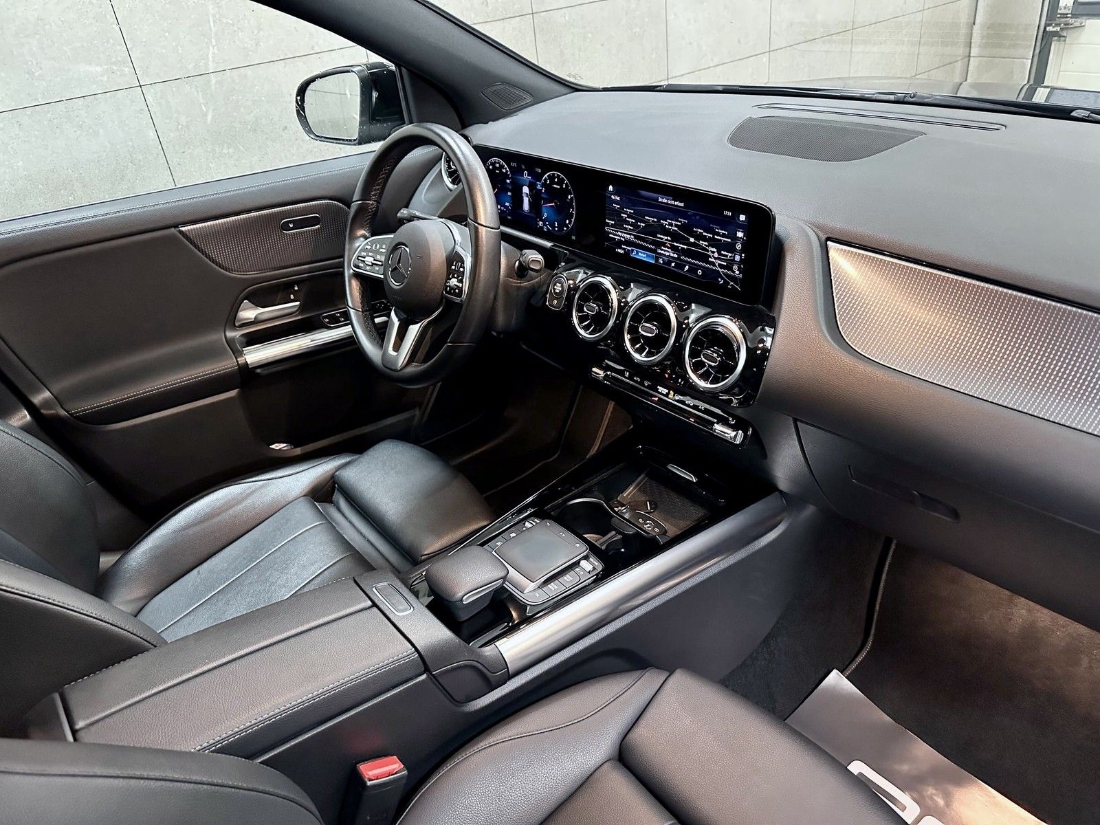 Mercedes-Benz GLA 180 GLA 180 Aut. Navi+LED+Leder+BusinessPaket