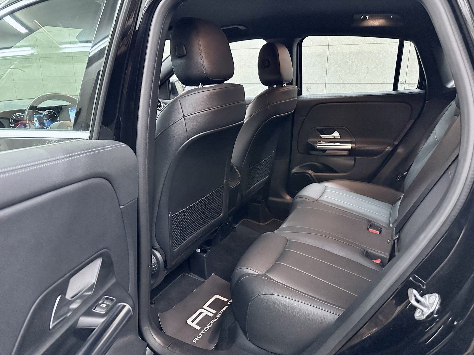 Mercedes-Benz GLA 180 GLA 180 Aut. Navi+LED+Leder+BusinessPaket