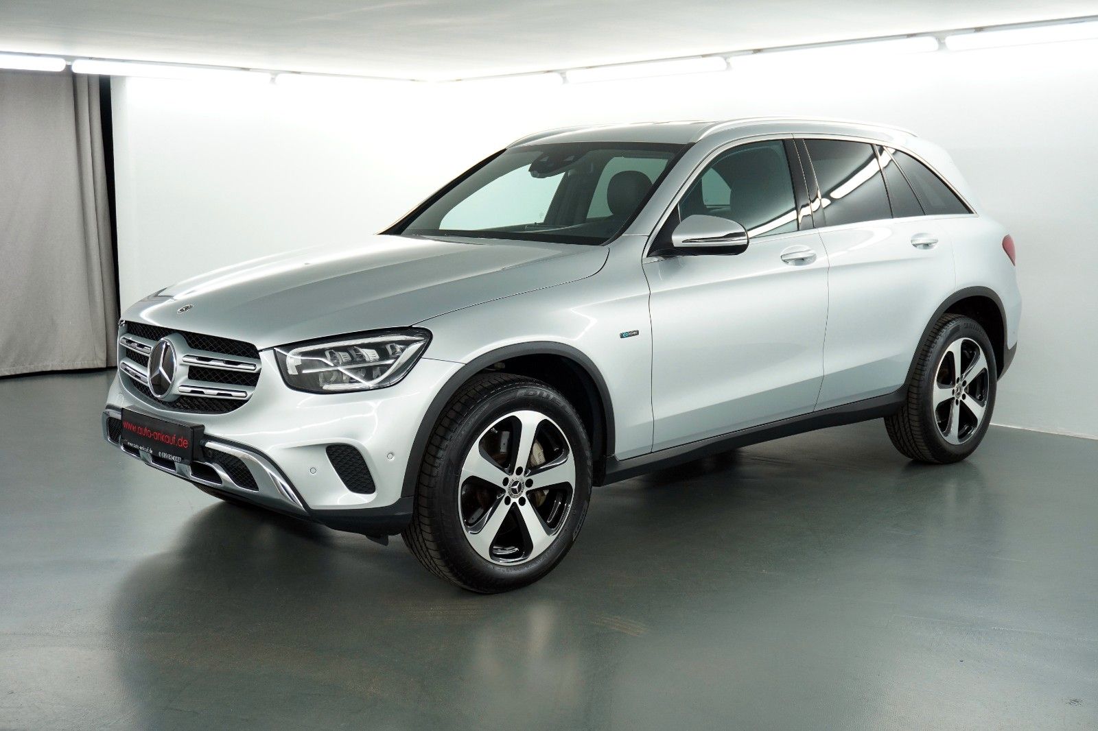 Mercedes-Benz GLC 300 GLC 300 e 4Matic Kamera AHK Business AMG LED