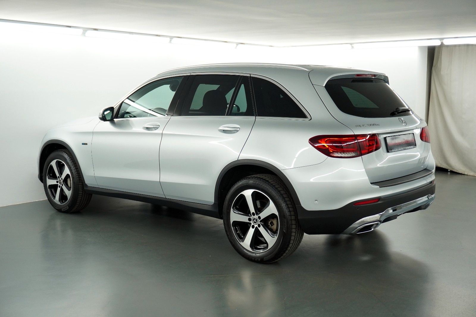 Mercedes-Benz GLC 300 GLC 300 e 4Matic Kamera AHK Business AMG LED