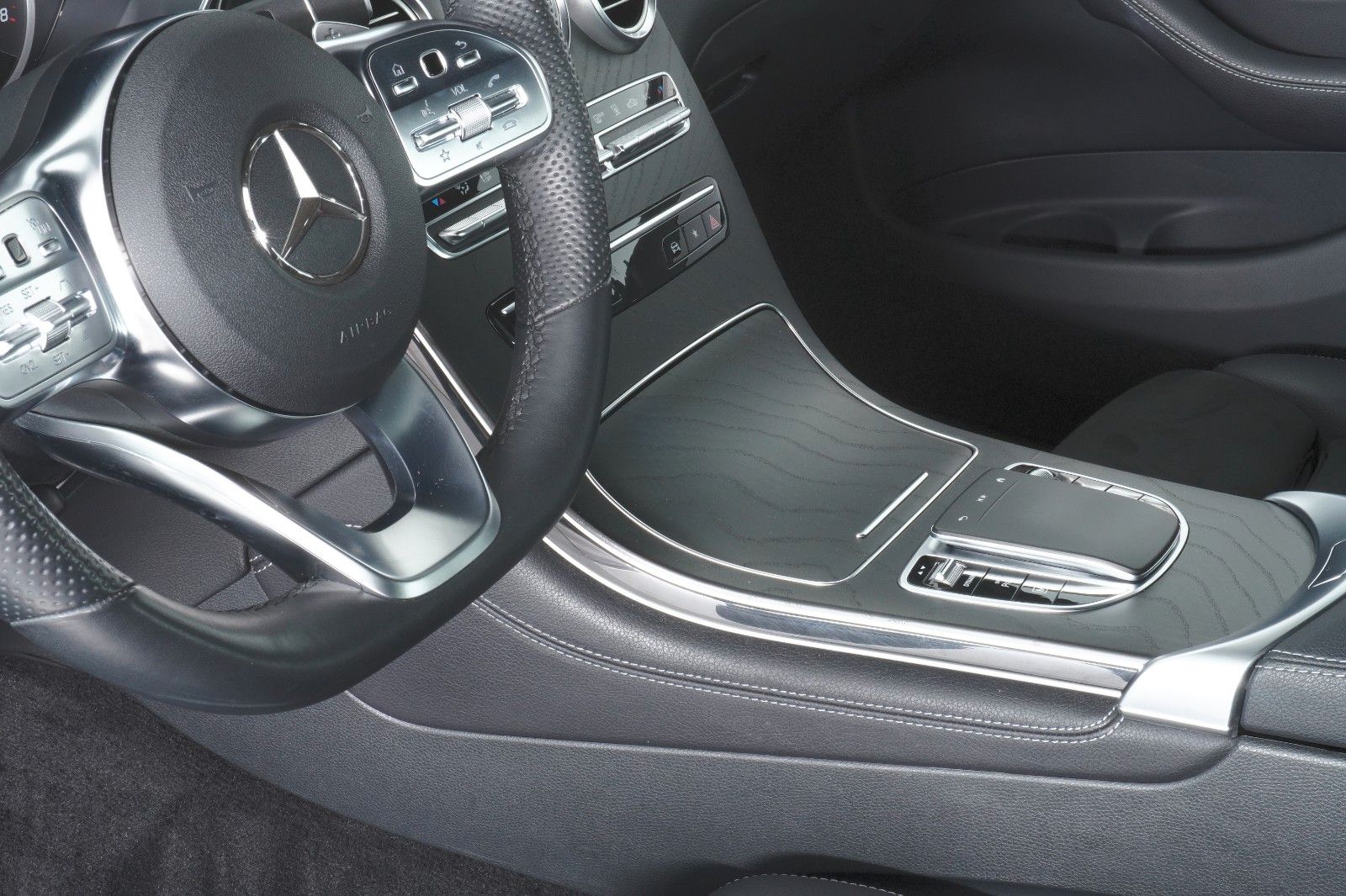 Mercedes-Benz GLC 300 GLC 300 e 4Matic Kamera AHK Business AMG LED