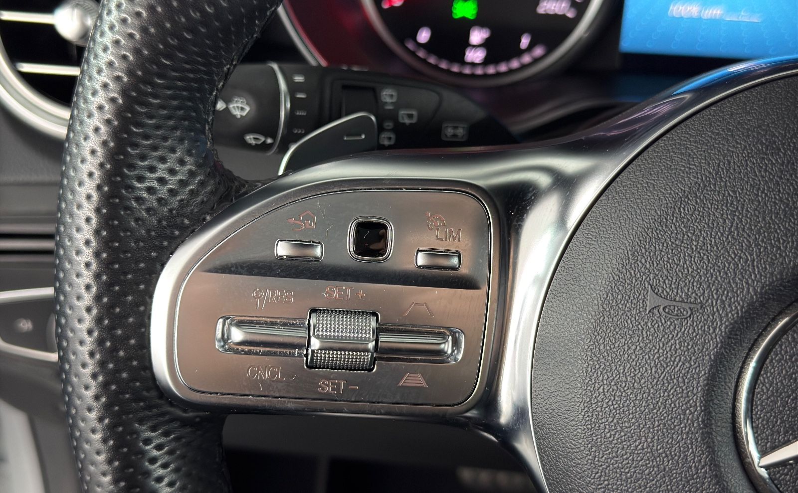 Mercedes-Benz GLC 300 GLC 300 e 4Matic Kamera AHK Business AMG LED