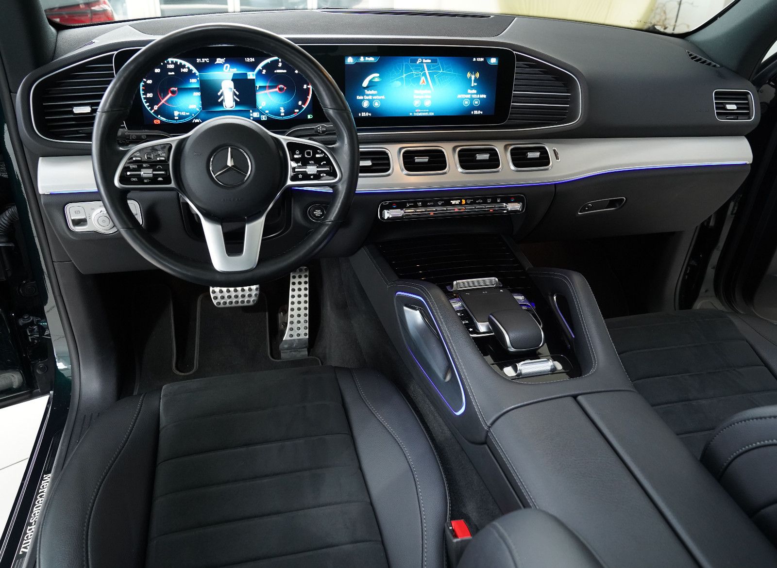 Mercedes-Benz GLE 400 GLE 400d AMG Airmatic Pano AHK Junge Sterne 26