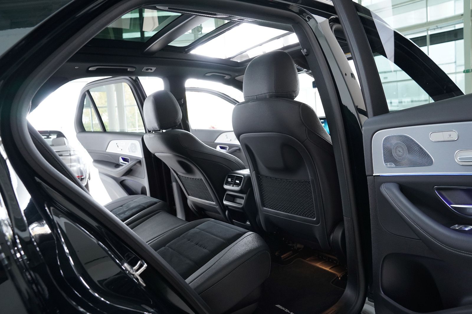 Mercedes-Benz GLE 400 GLE 400d AMG Airmatic Pano AHK Junge Sterne 26