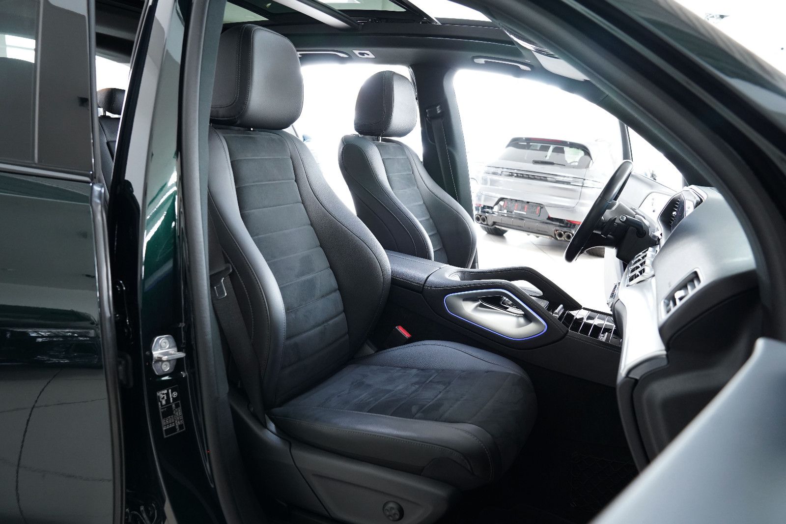 Mercedes-Benz GLE 400 GLE 400d AMG Airmatic Pano AHK Junge Sterne 26