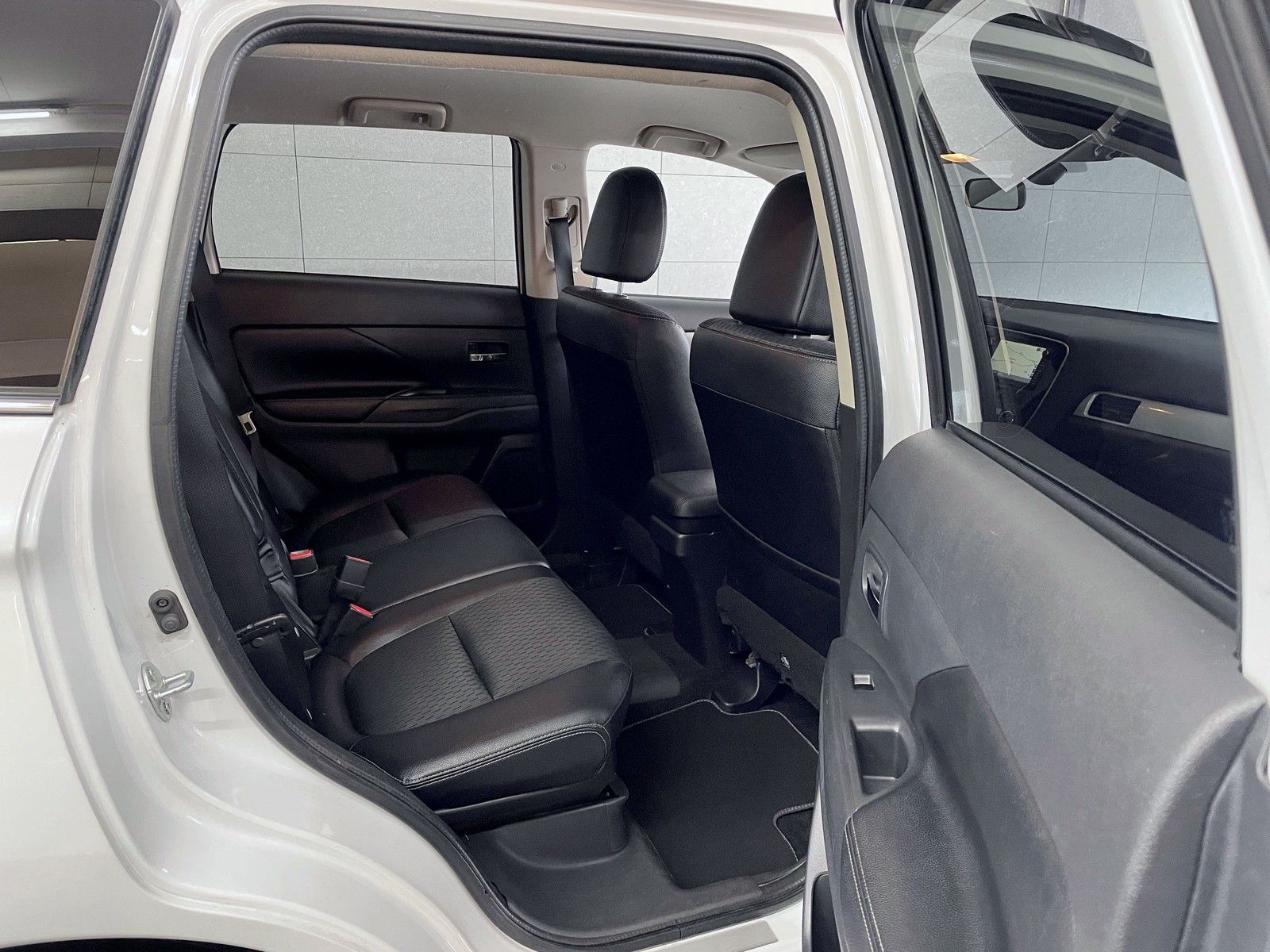 Mitsubishi Outlander Outlander PHEV Basis 4WD