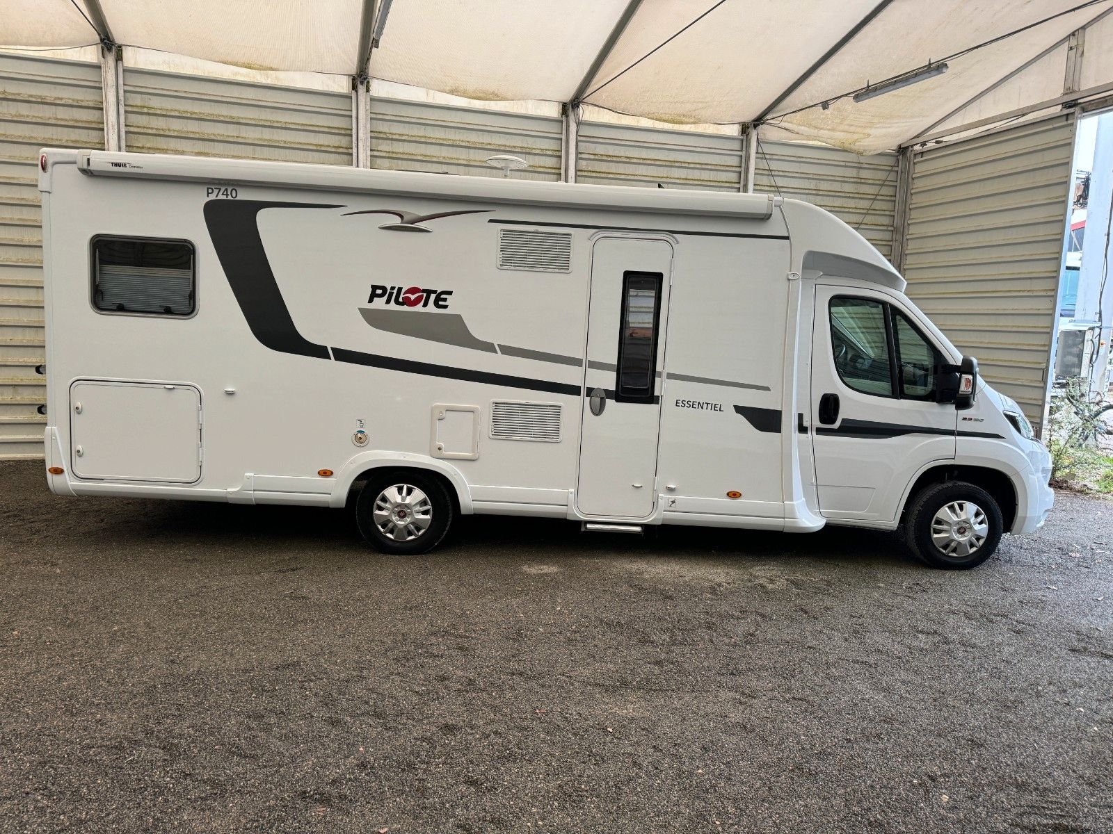 Pilote P740 GJ ESSENTIEL, TOP ZUSTAND