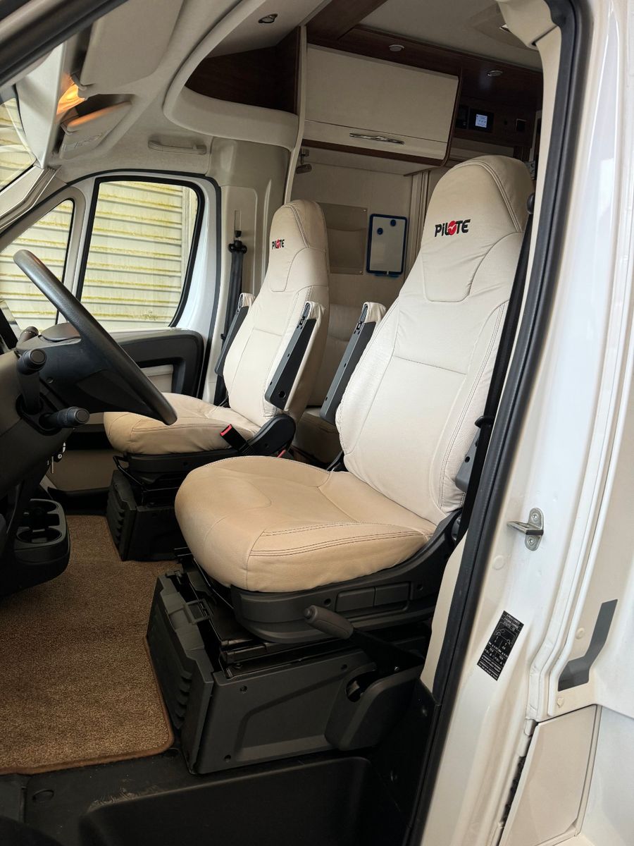 Pilote P740 GJ ESSENTIEL, TOP ZUSTAND