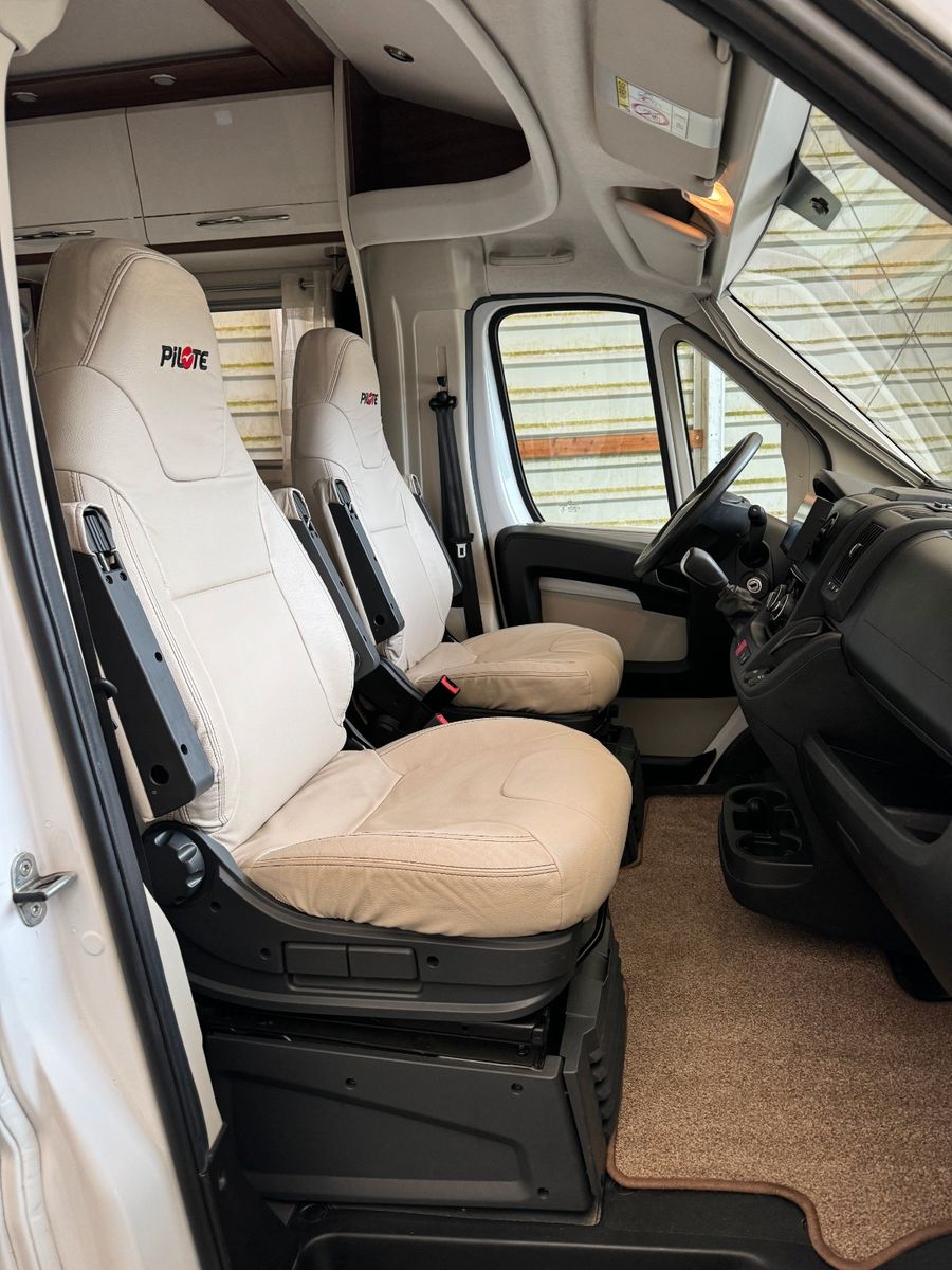 Pilote P740 GJ ESSENTIEL, TOP ZUSTAND