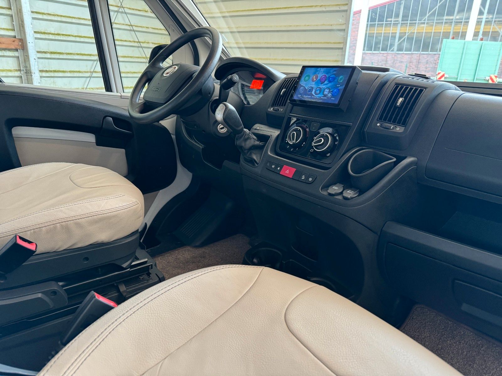 Pilote P740 GJ ESSENTIEL, TOP ZUSTAND