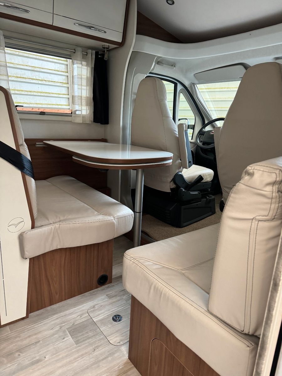 Pilote P740 GJ ESSENTIEL, TOP ZUSTAND