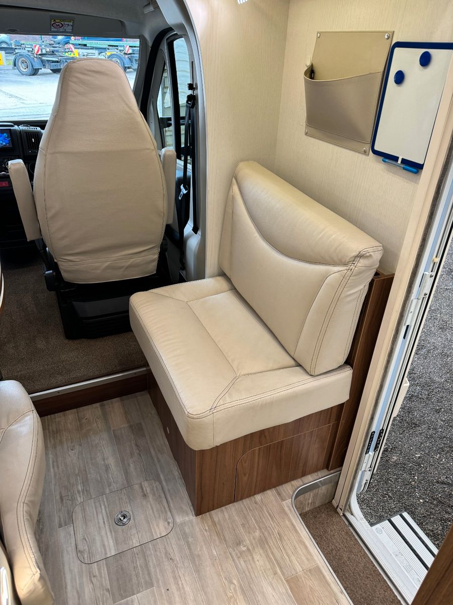 Pilote P740 GJ ESSENTIEL, TOP ZUSTAND