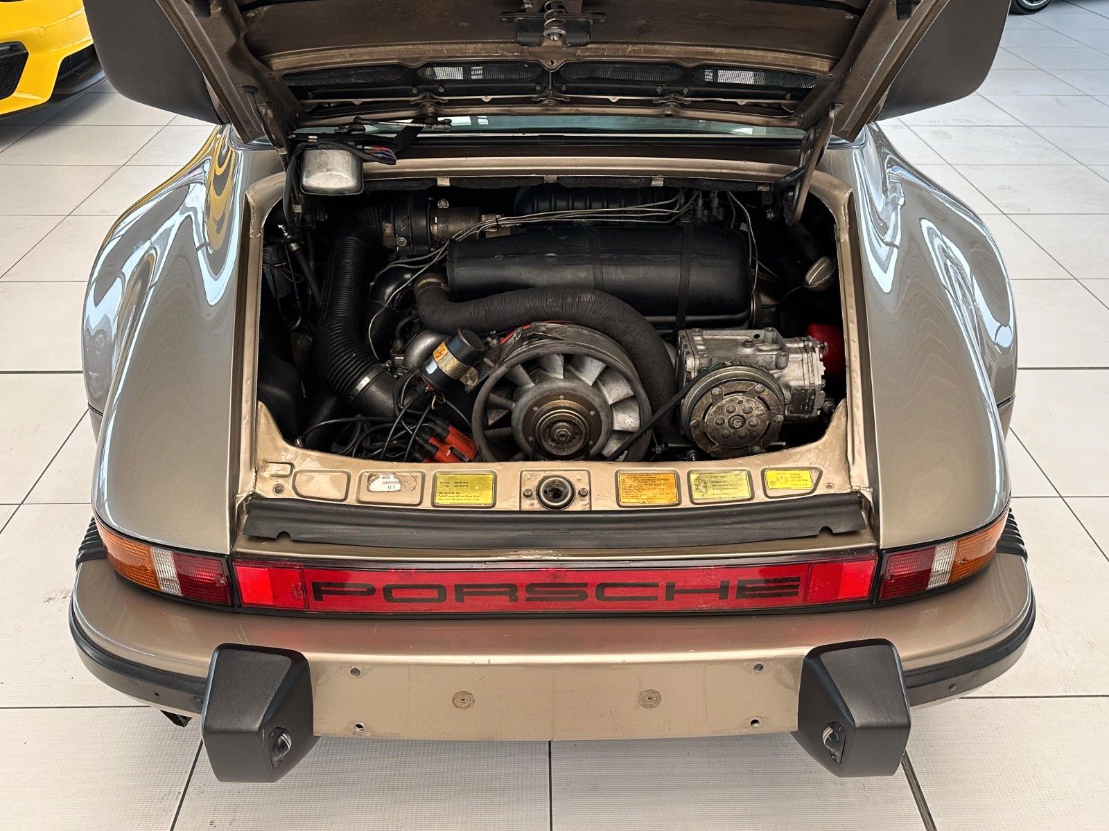 Porsche 911 Urmodell Targa 911 SC