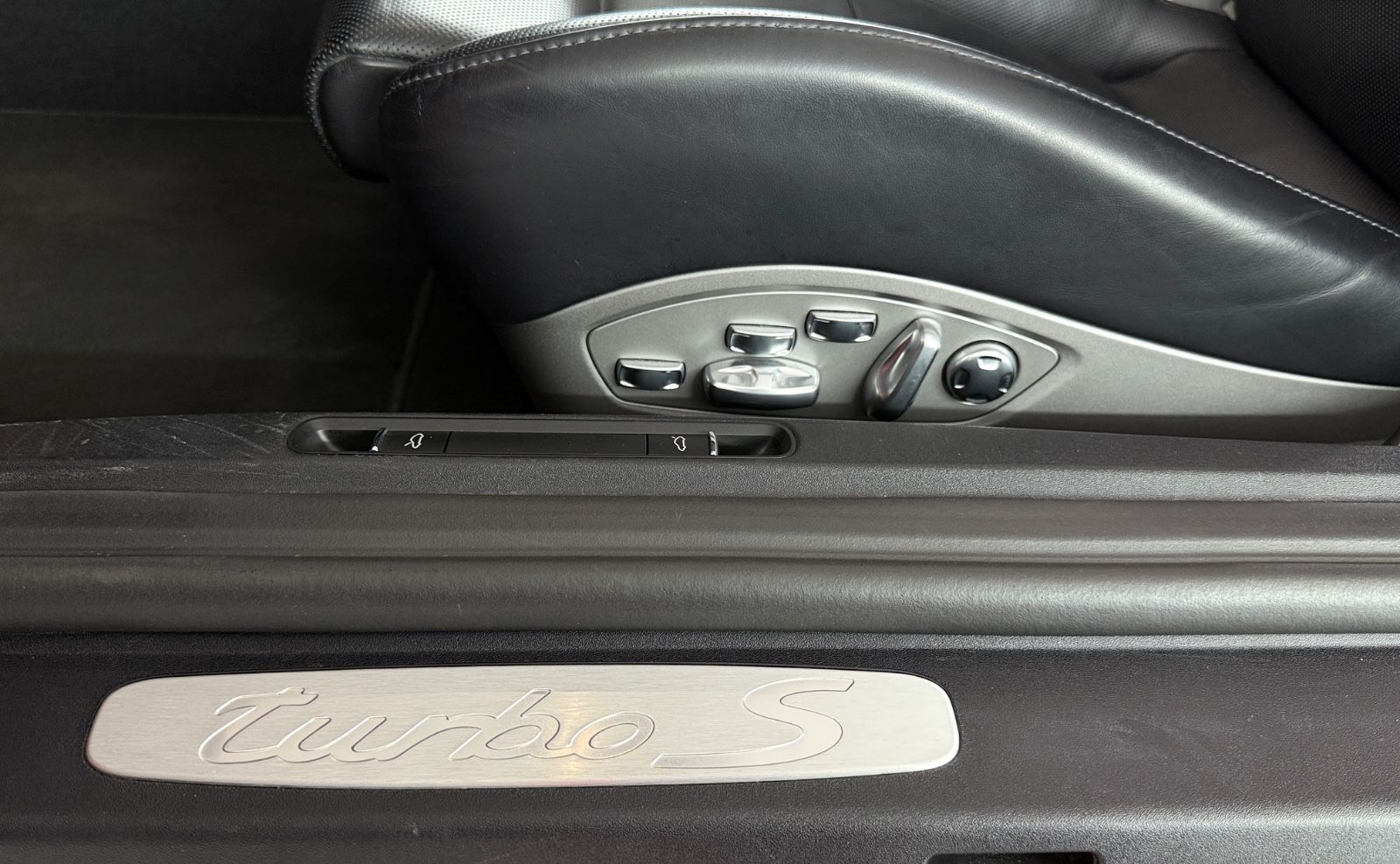 Porsche 991 911 Turbo S Approved 2/27 Bose HA-Lenkung 18-Weg