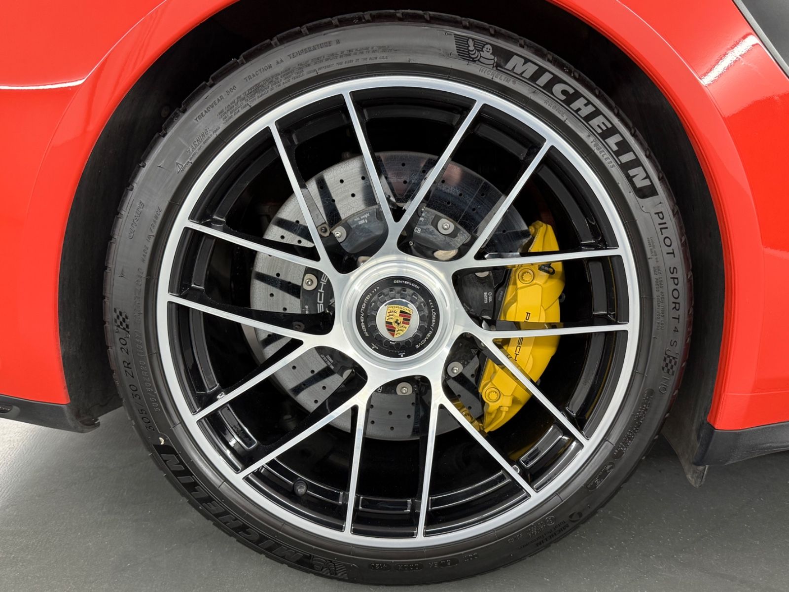 Porsche 991 911 Turbo S Approved 2/27 Bose HA-Lenkung 18-Weg