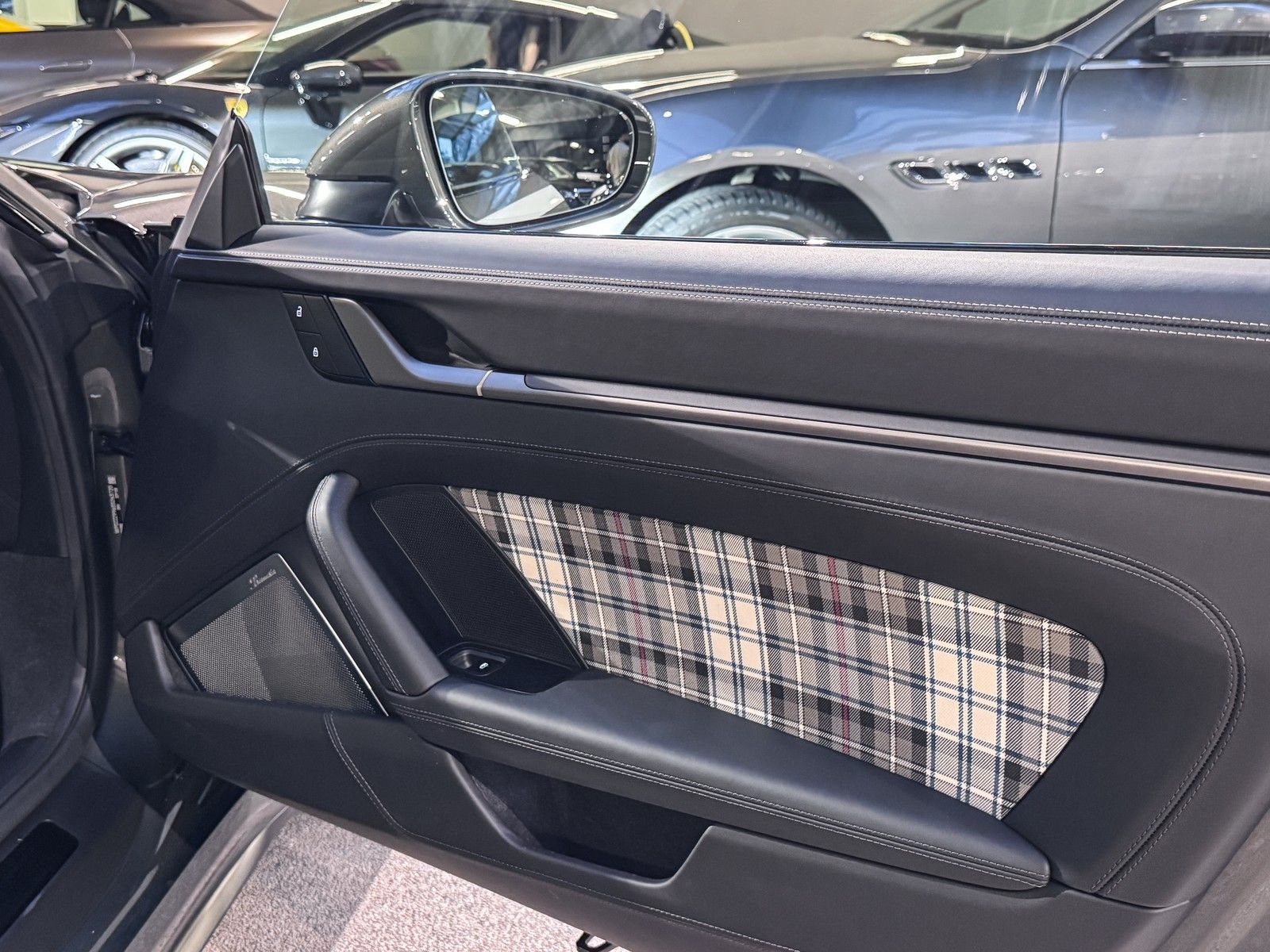 Porsche 992 992 911 Turbo 50 Jahre Heritage Burmester
