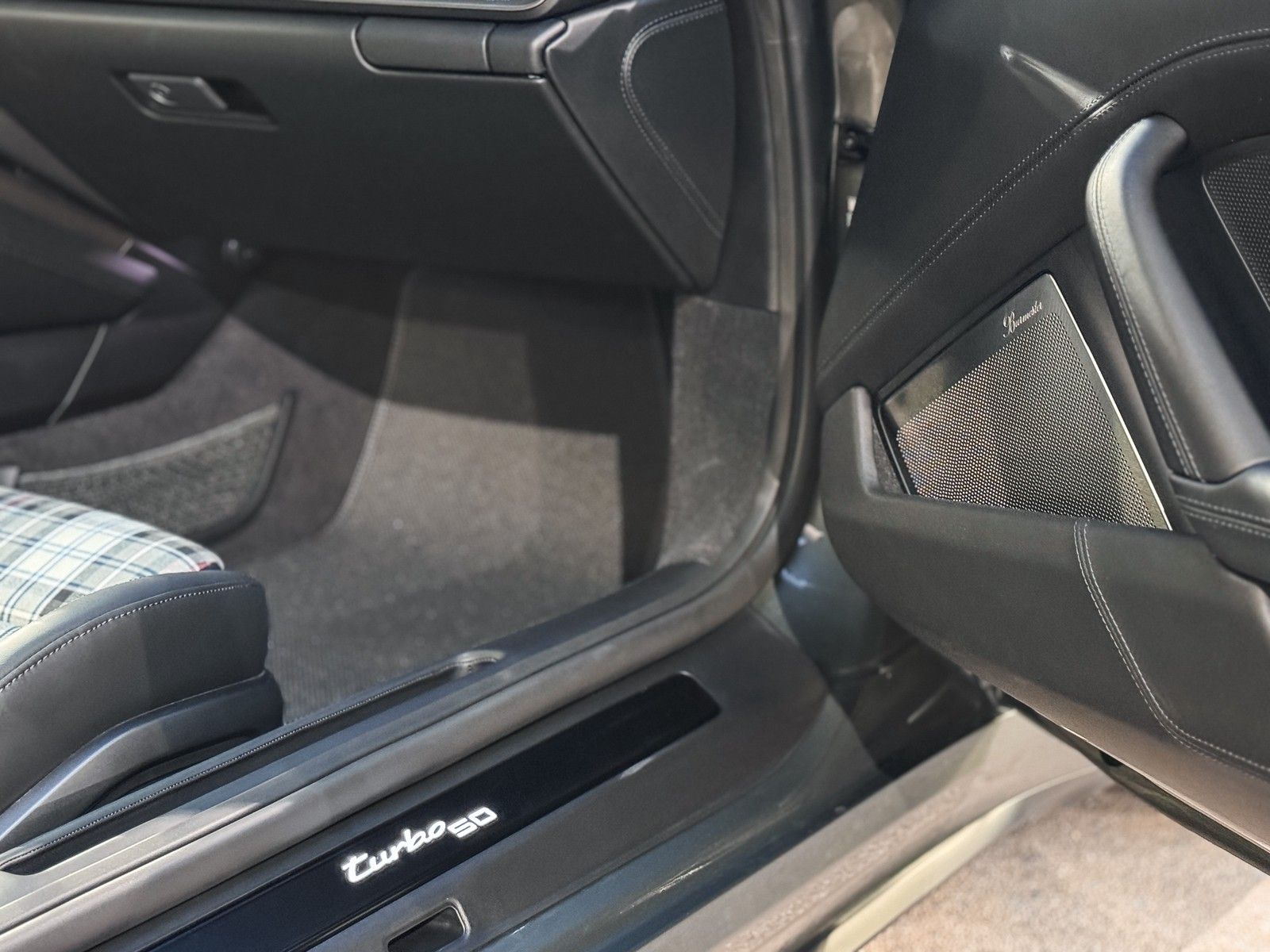 Porsche 992 992 911 Turbo 50 Jahre Heritage Burmester