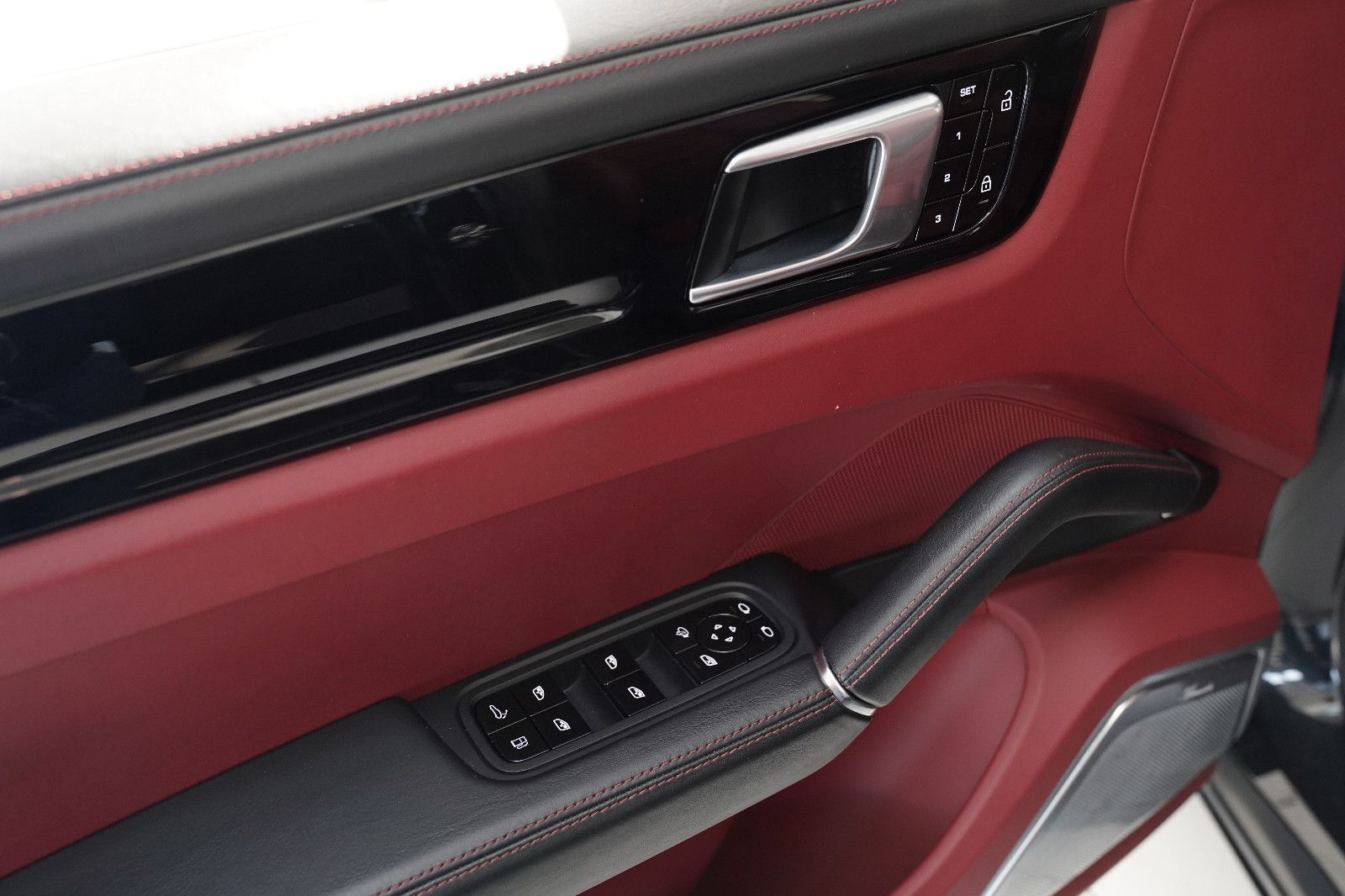 Porsche Cayenne Cayenne SportDesign Hinterachslenkung Burmester