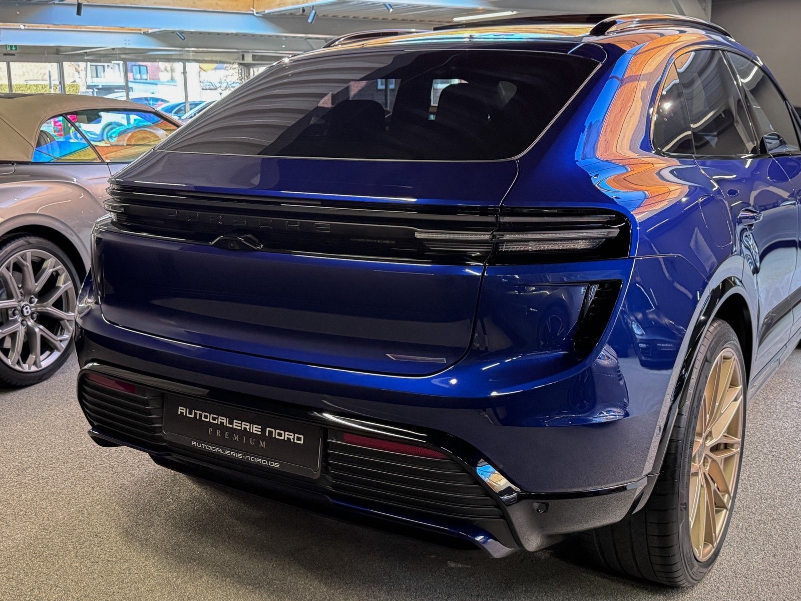 Porsche Macan Macan E Turbo+Burmester+Carbon+InnoDrive