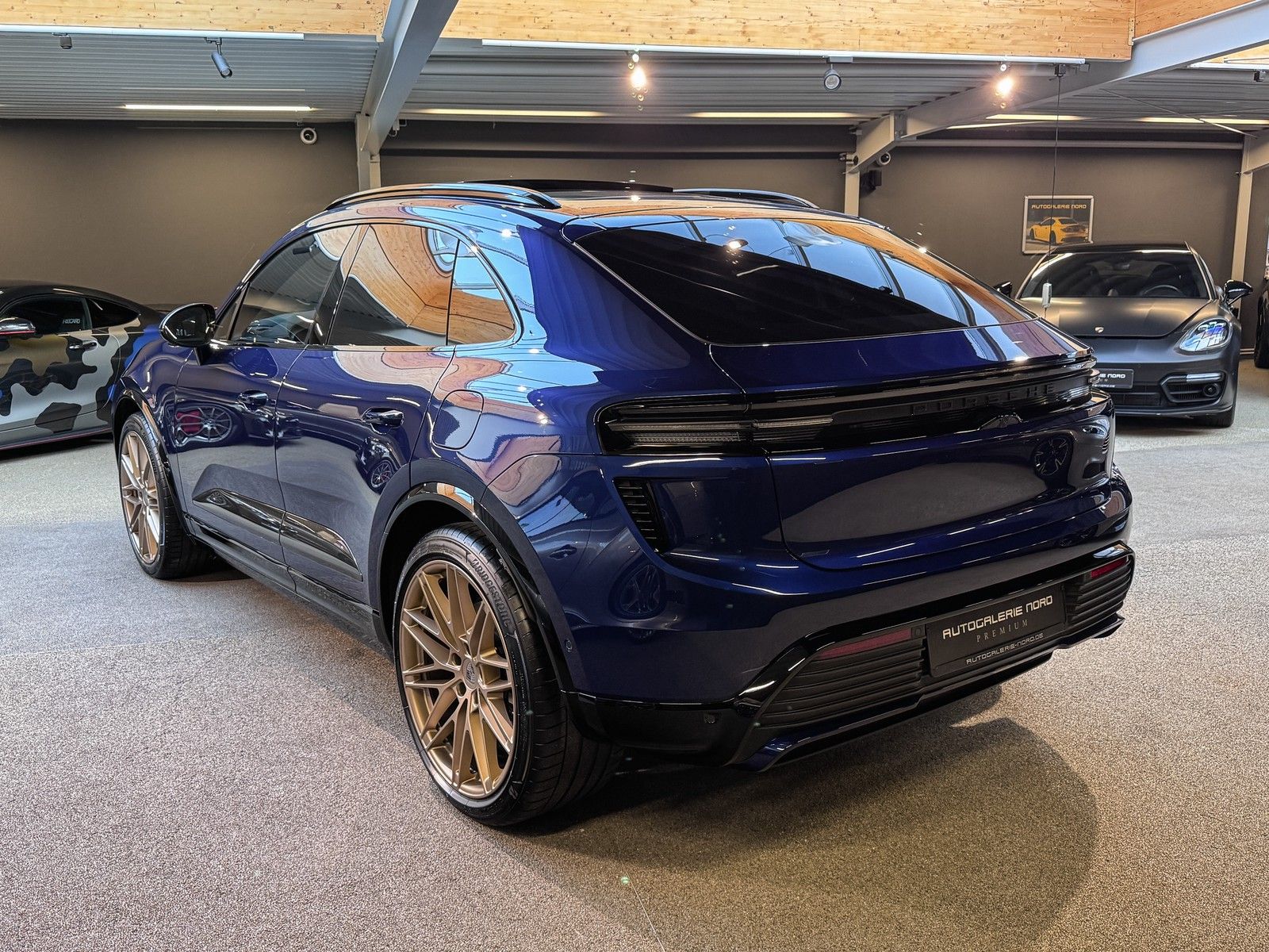 Porsche Macan Macan E Turbo+Burmester+Carbon+InnoDrive