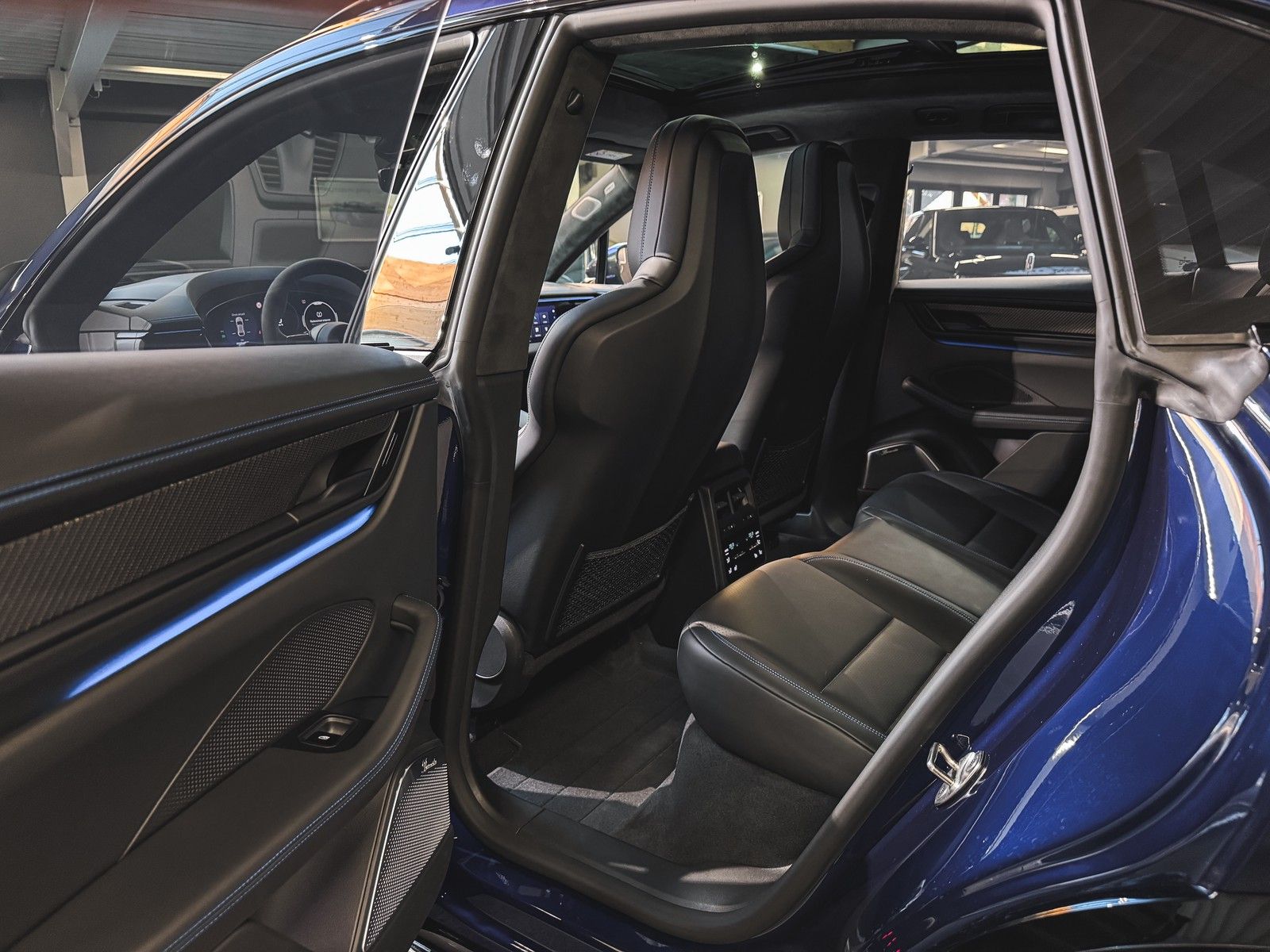 Porsche Macan Macan E Turbo+Burmester+Carbon+InnoDrive