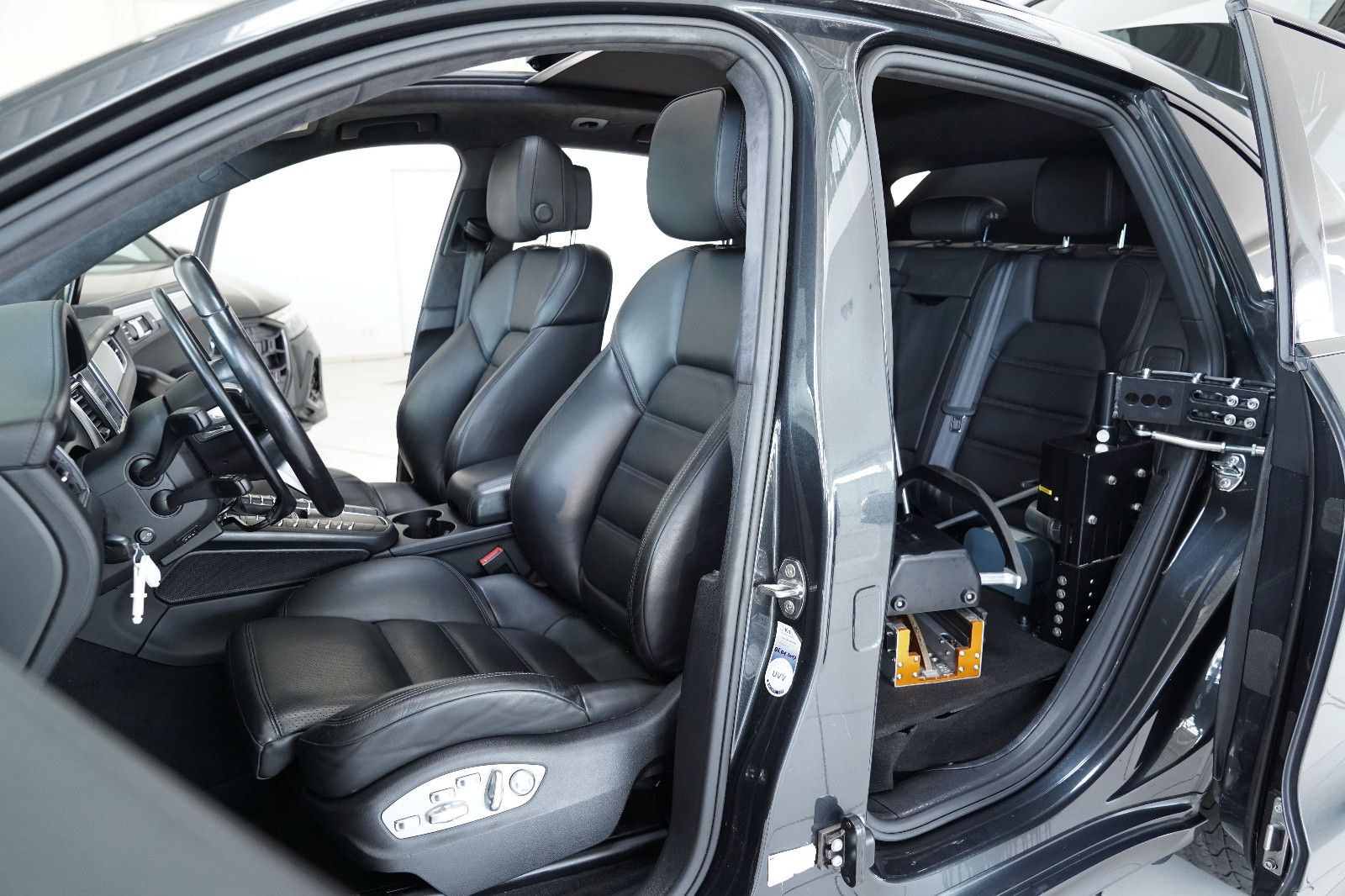 Porsche Macan Macan Turbo SportDesign Rollstuhlfahrer Umbau