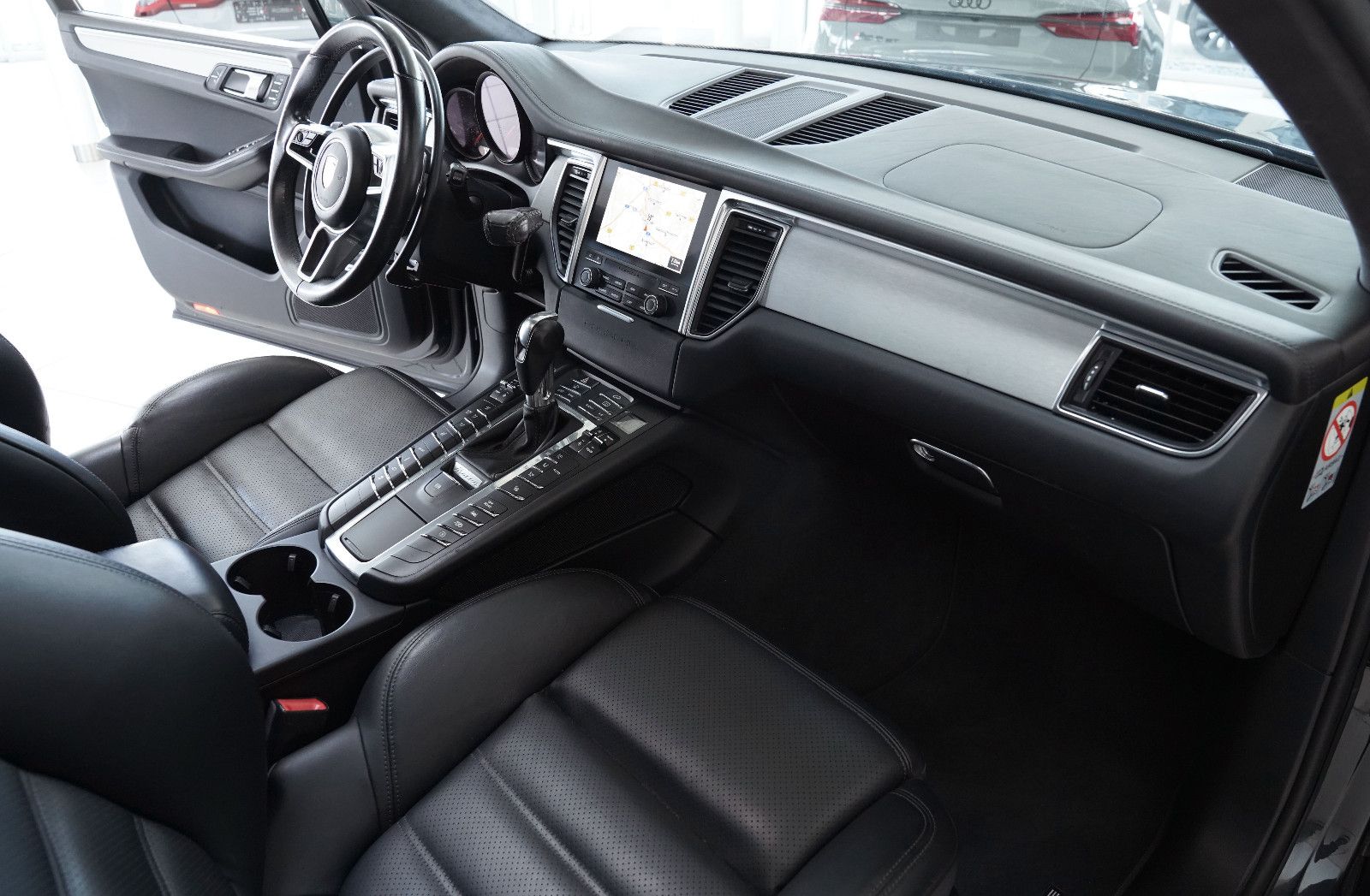 Porsche Macan Macan Turbo SportDesign Rollstuhlfahrer Umbau