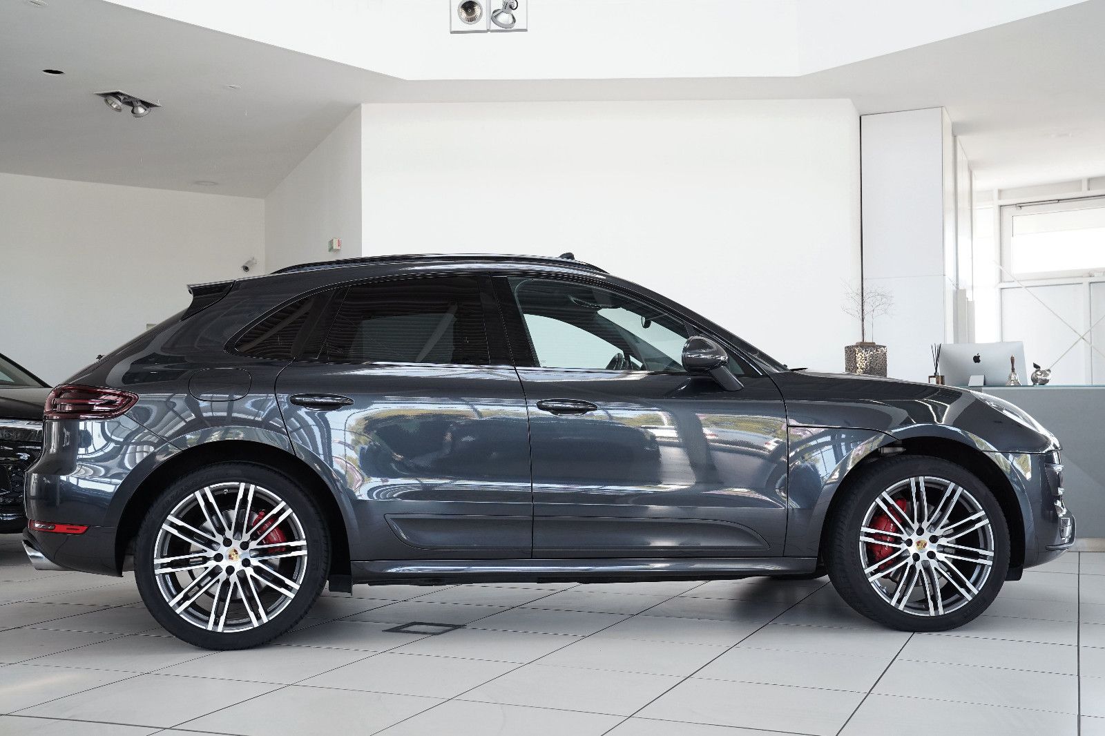 Porsche Macan Macan Turbo SportDesign Rollstuhlfahrer Umbau