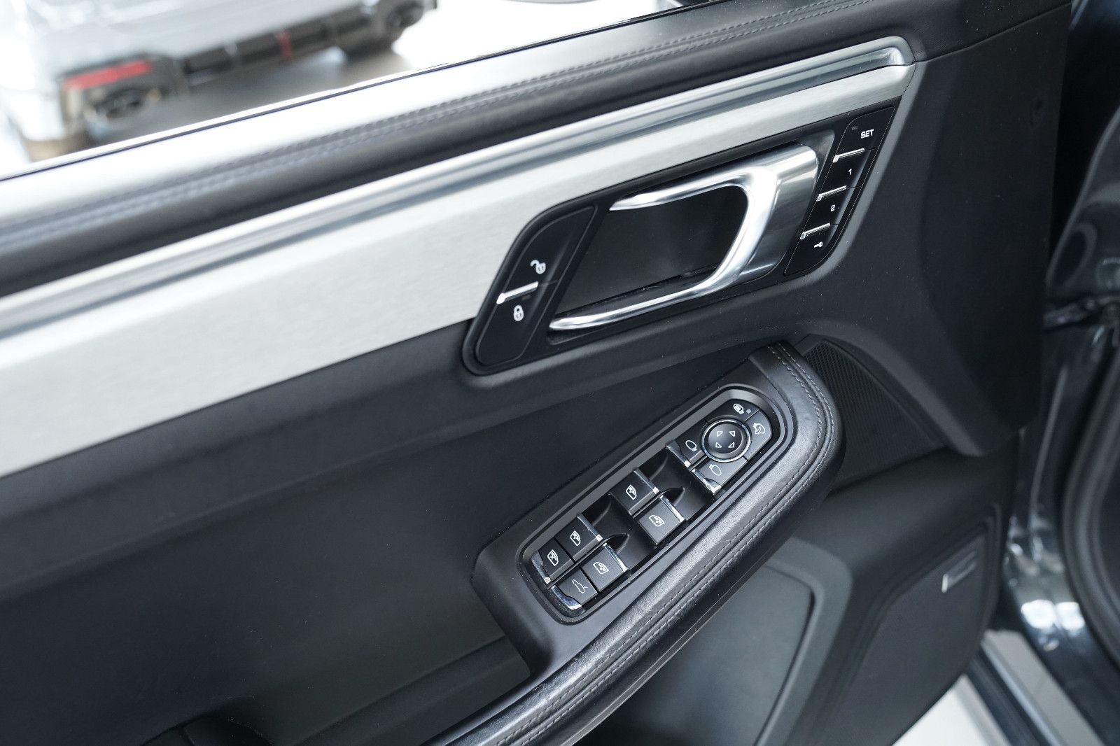 Porsche Macan Macan Turbo SportDesign Rollstuhlfahrer Umbau
