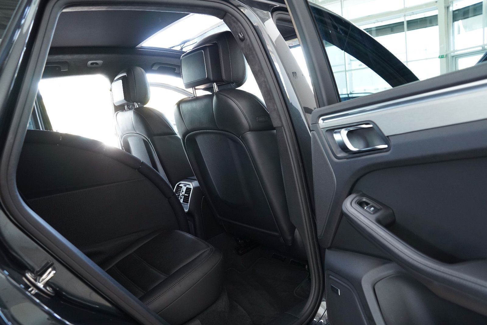 Porsche Macan Macan Turbo SportDesign Rollstuhlfahrer Umbau