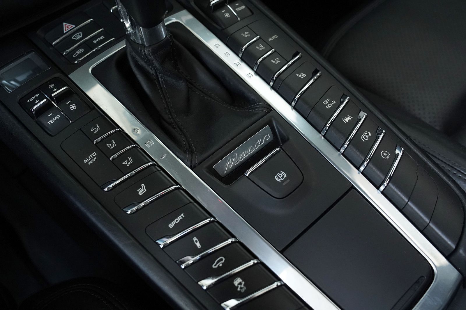 Porsche Macan Macan Turbo SportDesign Rollstuhlfahrer Umbau