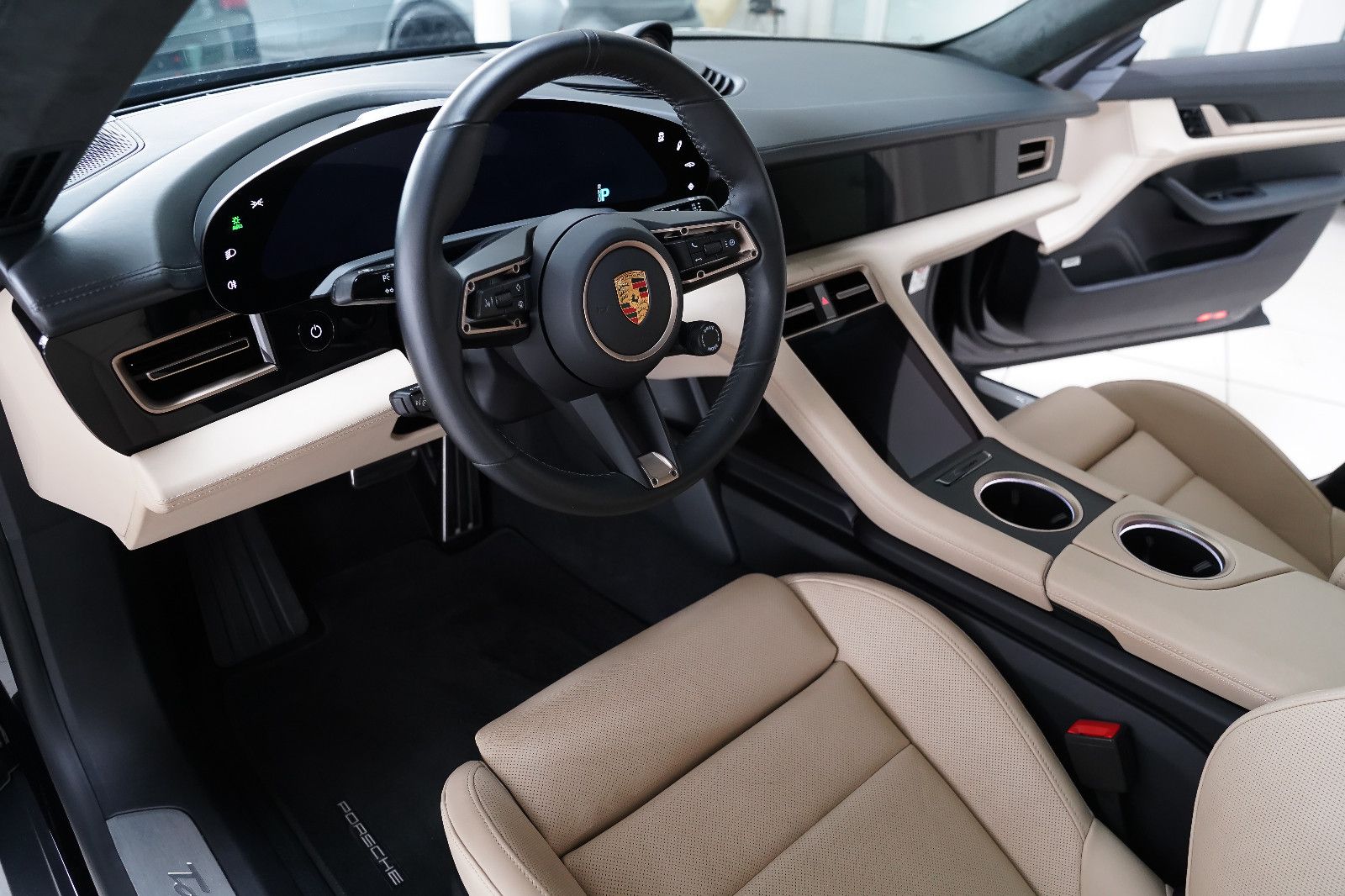 Porsche Taycan Taycan Turbo Beifahrerdisplay Matrix SportDesign