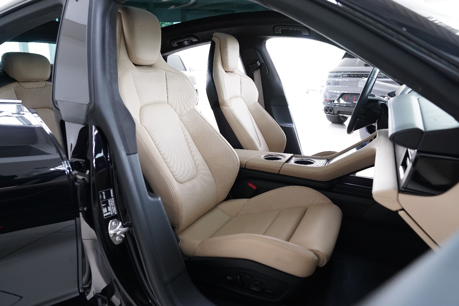 Porsche Taycan Taycan Turbo Beifahrerdisplay Matrix SportDesign