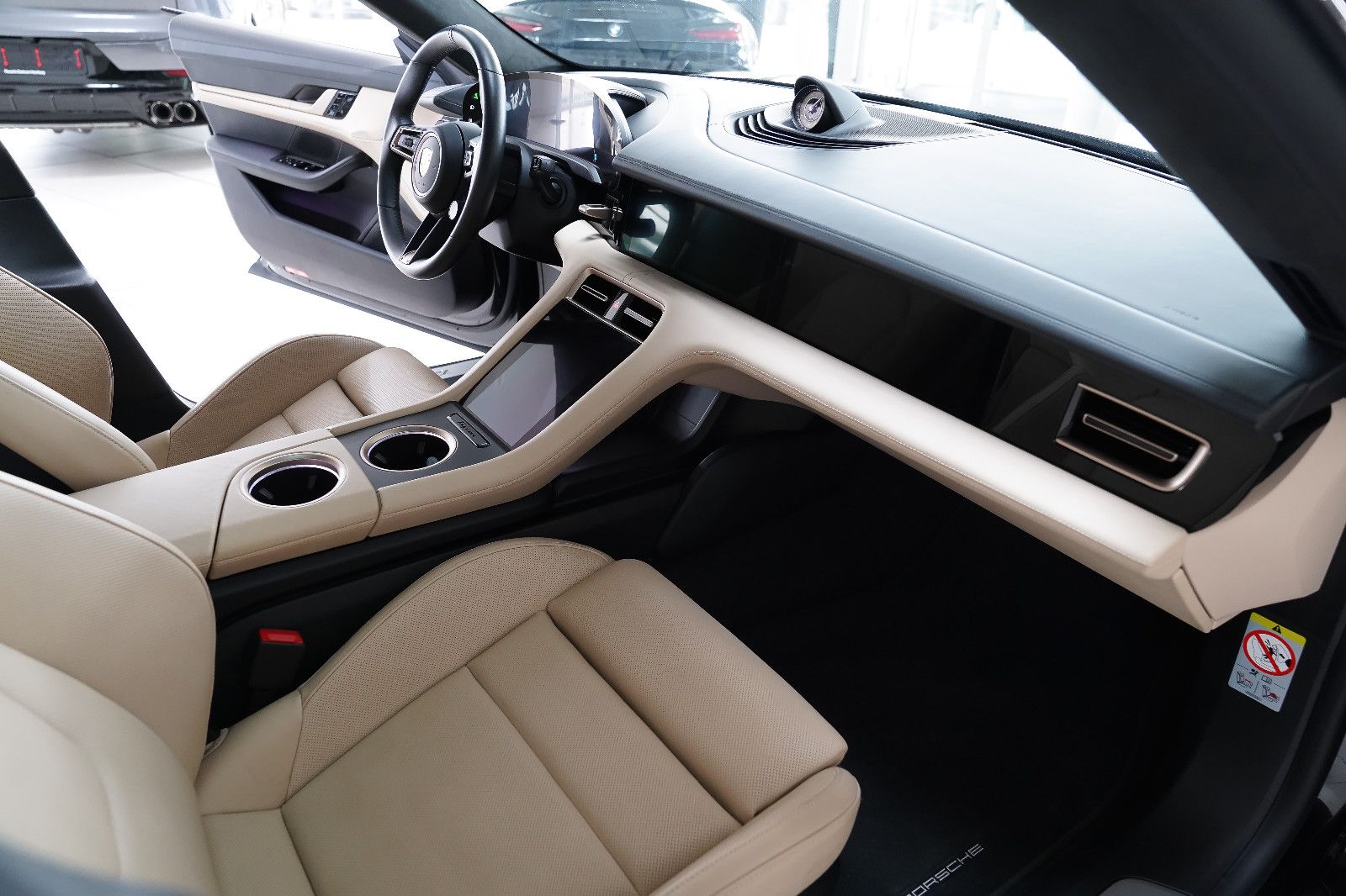 Porsche Taycan Taycan Turbo Beifahrerdisplay Matrix SportDesign