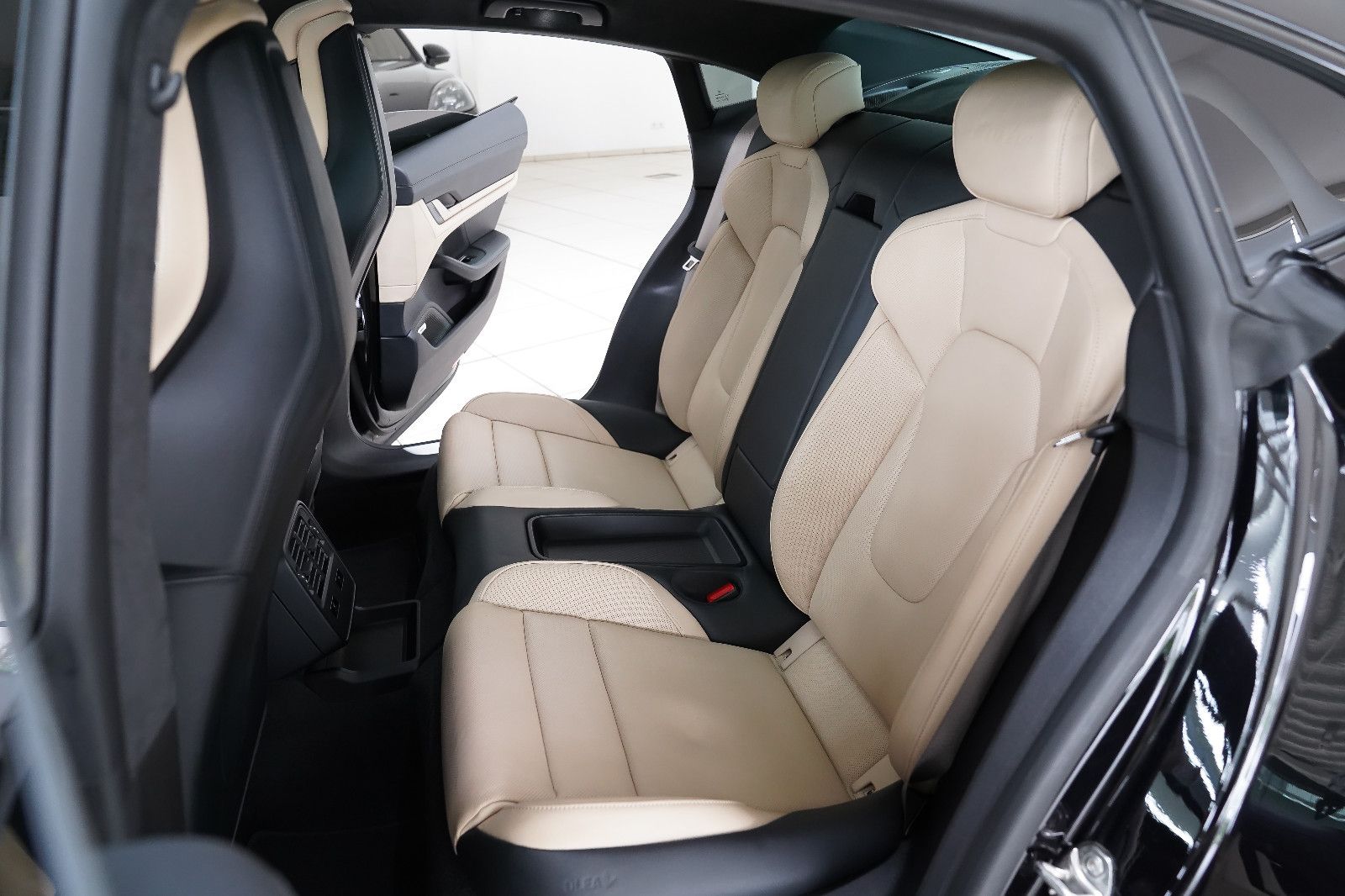 Porsche Taycan Taycan Turbo Beifahrerdisplay Matrix SportDesign