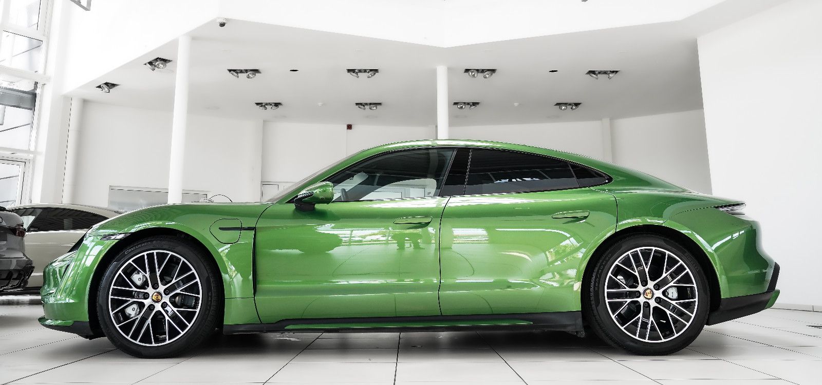 Porsche Taycan Taycan Turbo SportDesin Pano Vierradl InoDr