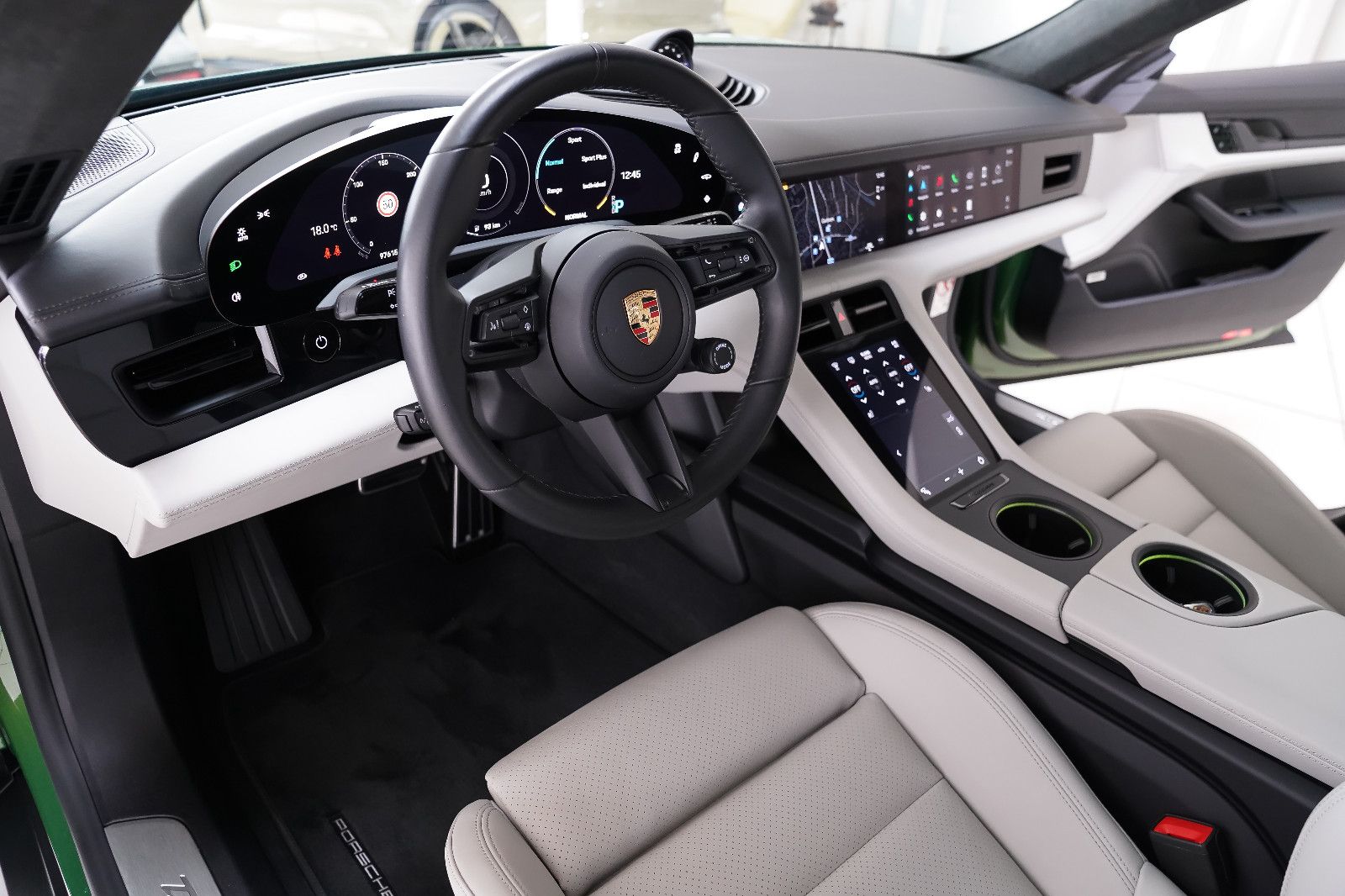 Porsche Taycan Taycan Turbo SportDesin Pano Vierradl InoDr