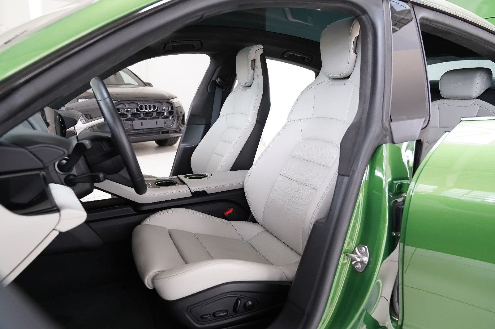 Porsche Taycan Taycan Turbo SportDesin Pano Vierradl InoDr
