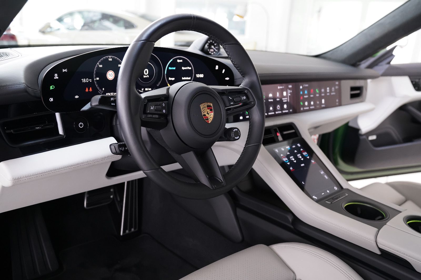 Porsche Taycan Taycan Turbo SportDesin Pano Vierradl InoDr