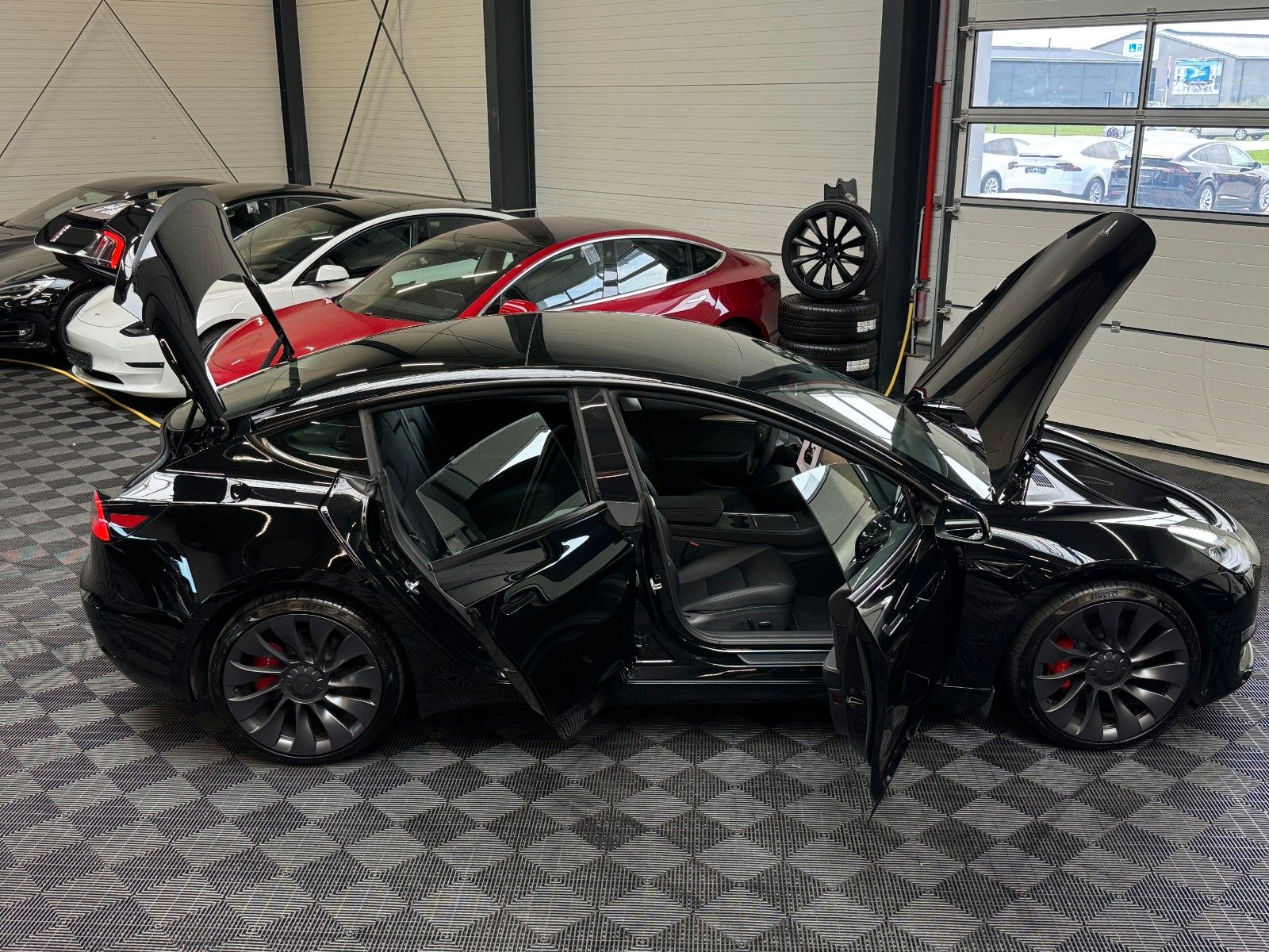 Tesla Model 3 MODEL 3 PERFORMANCE | AP3 | 20INCH | SOLID BLA |